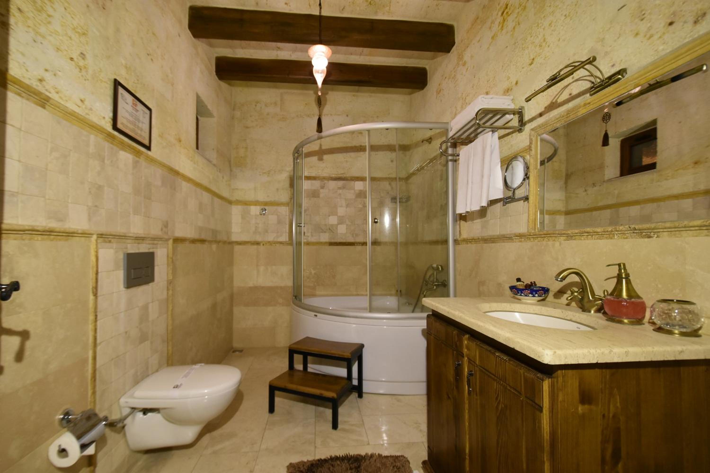 Harman Cave Hotel - Image 28