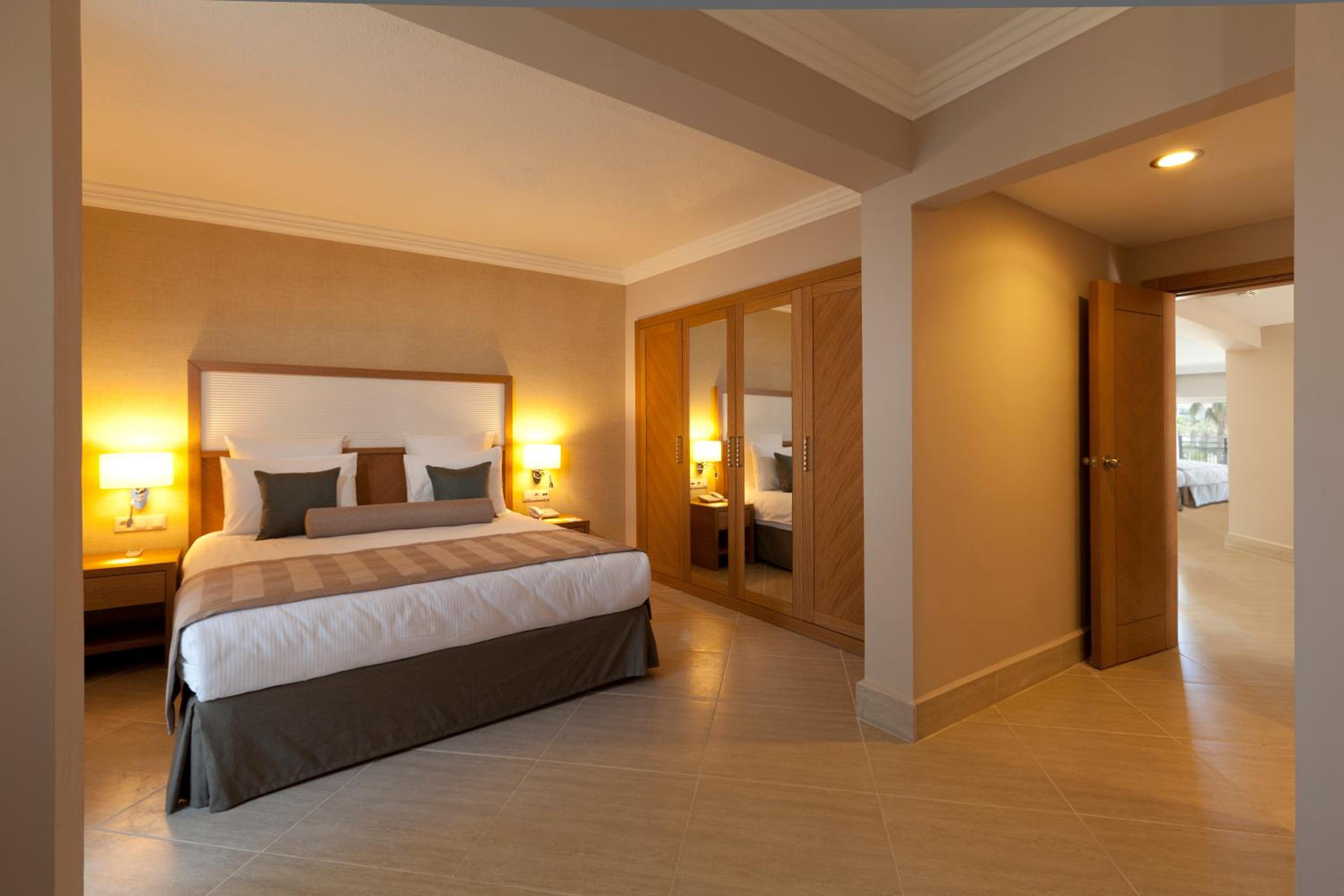 Paloma Oceana - Image 32