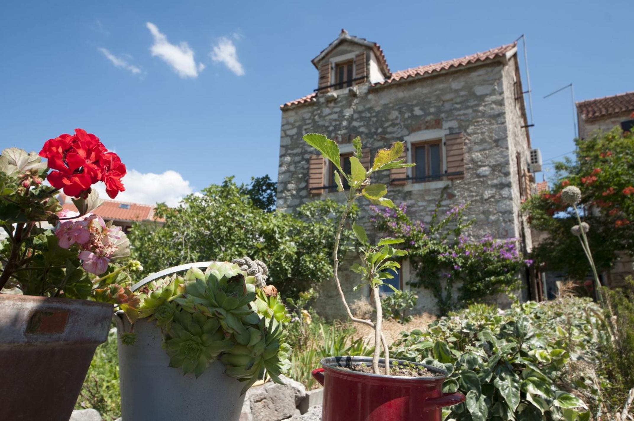 Stone house Na Rudini view 5