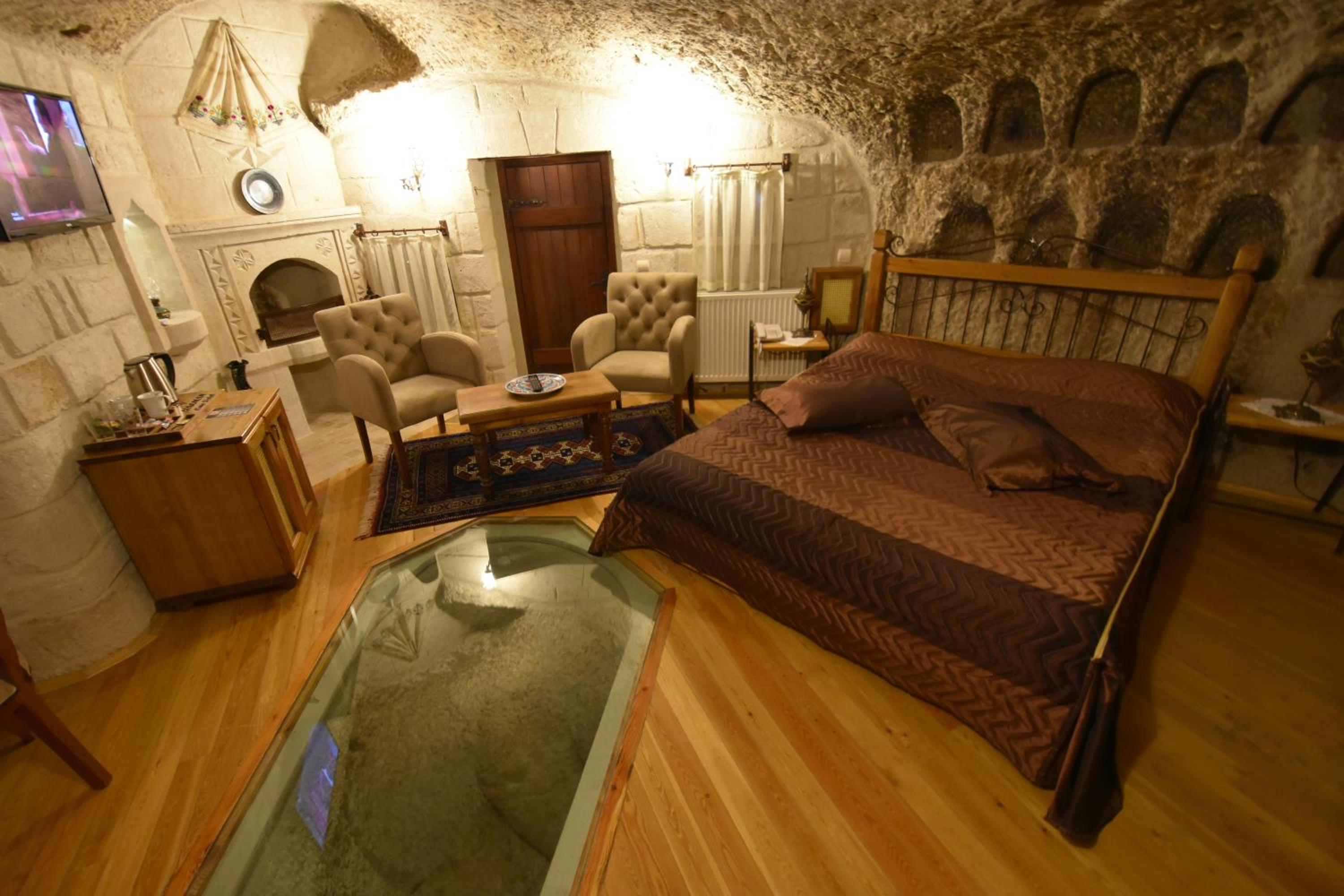 Harman Cave Hotel - Image 29