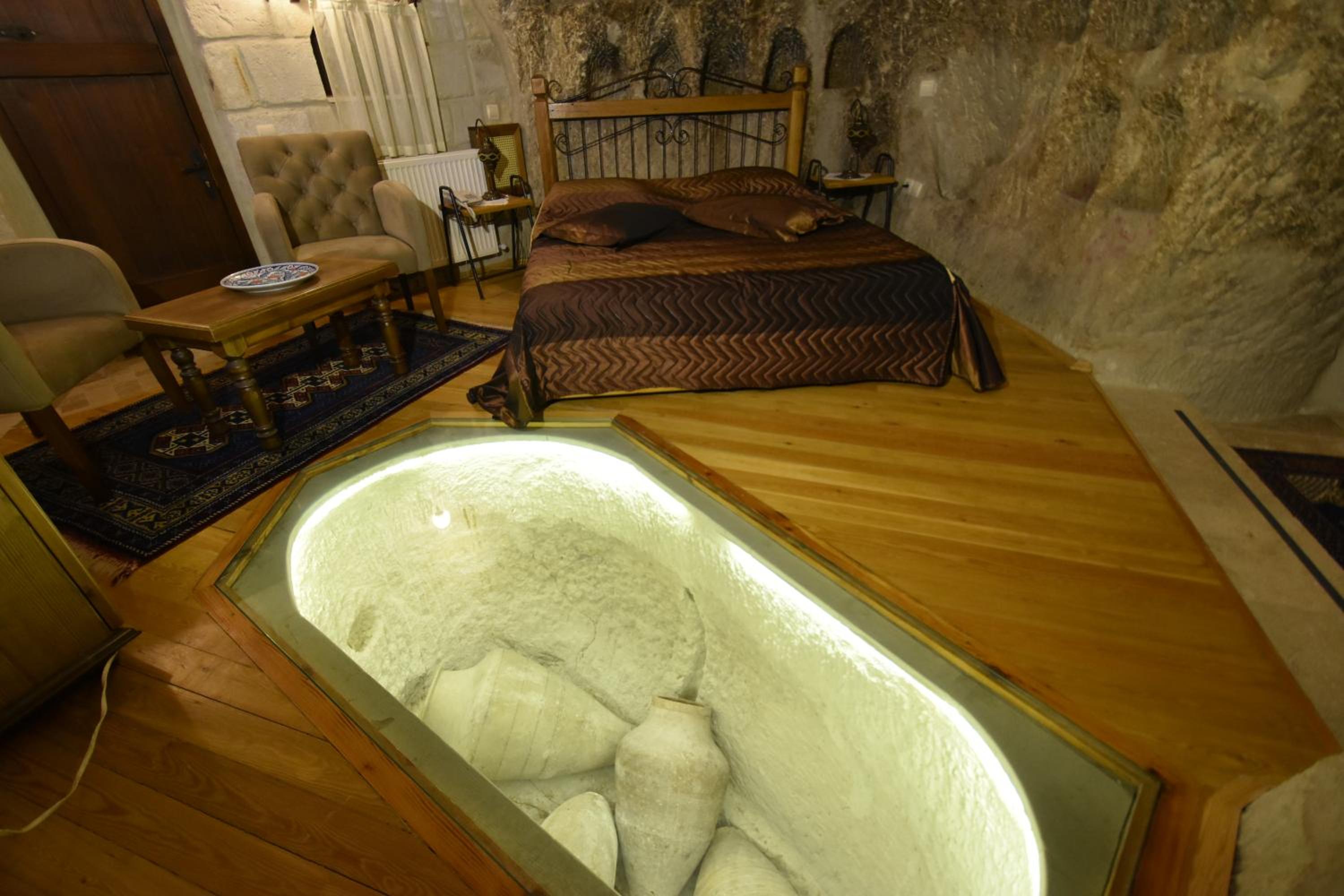 Harman Cave Hotel - Image 31