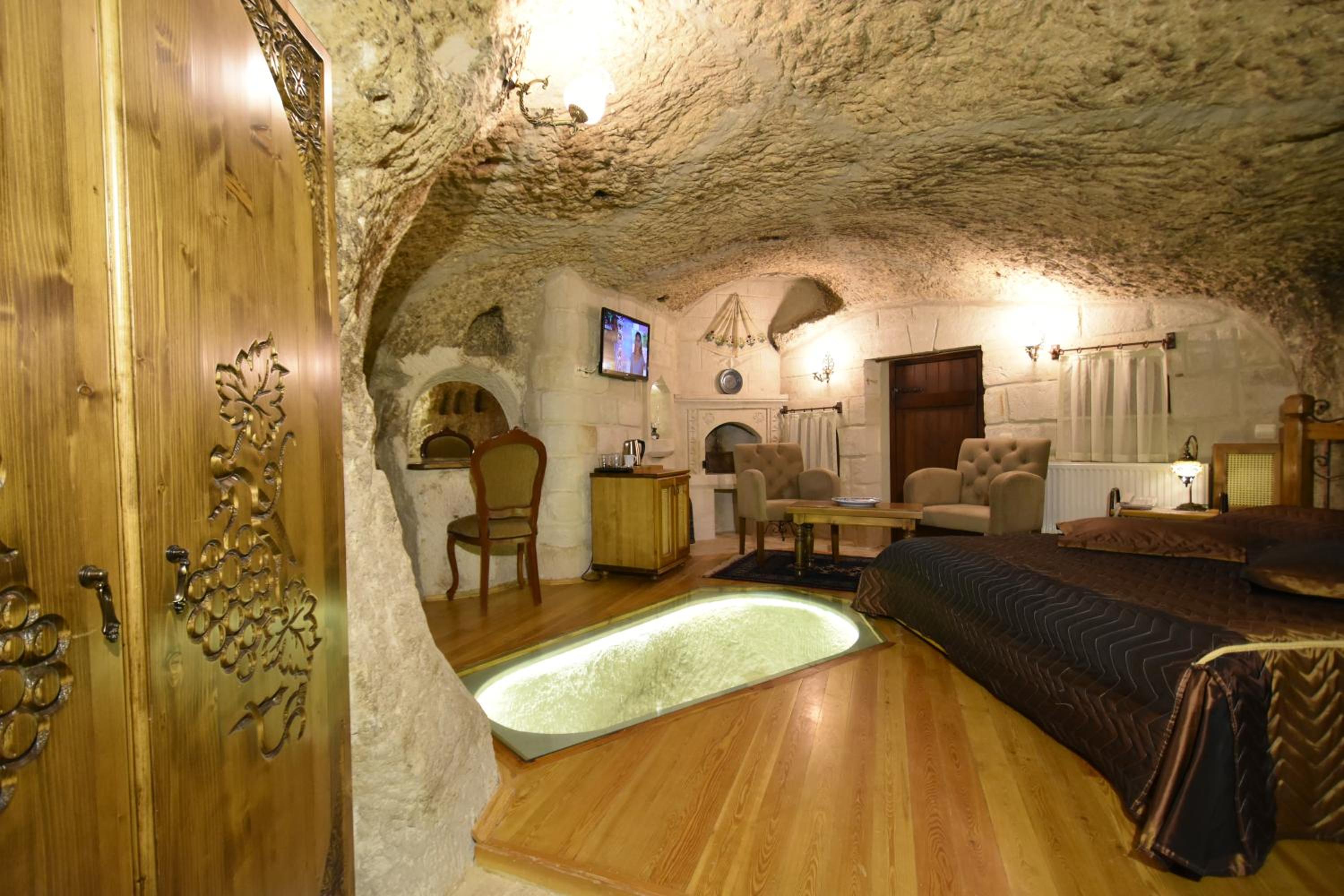 Harman Cave Hotel - Image 32