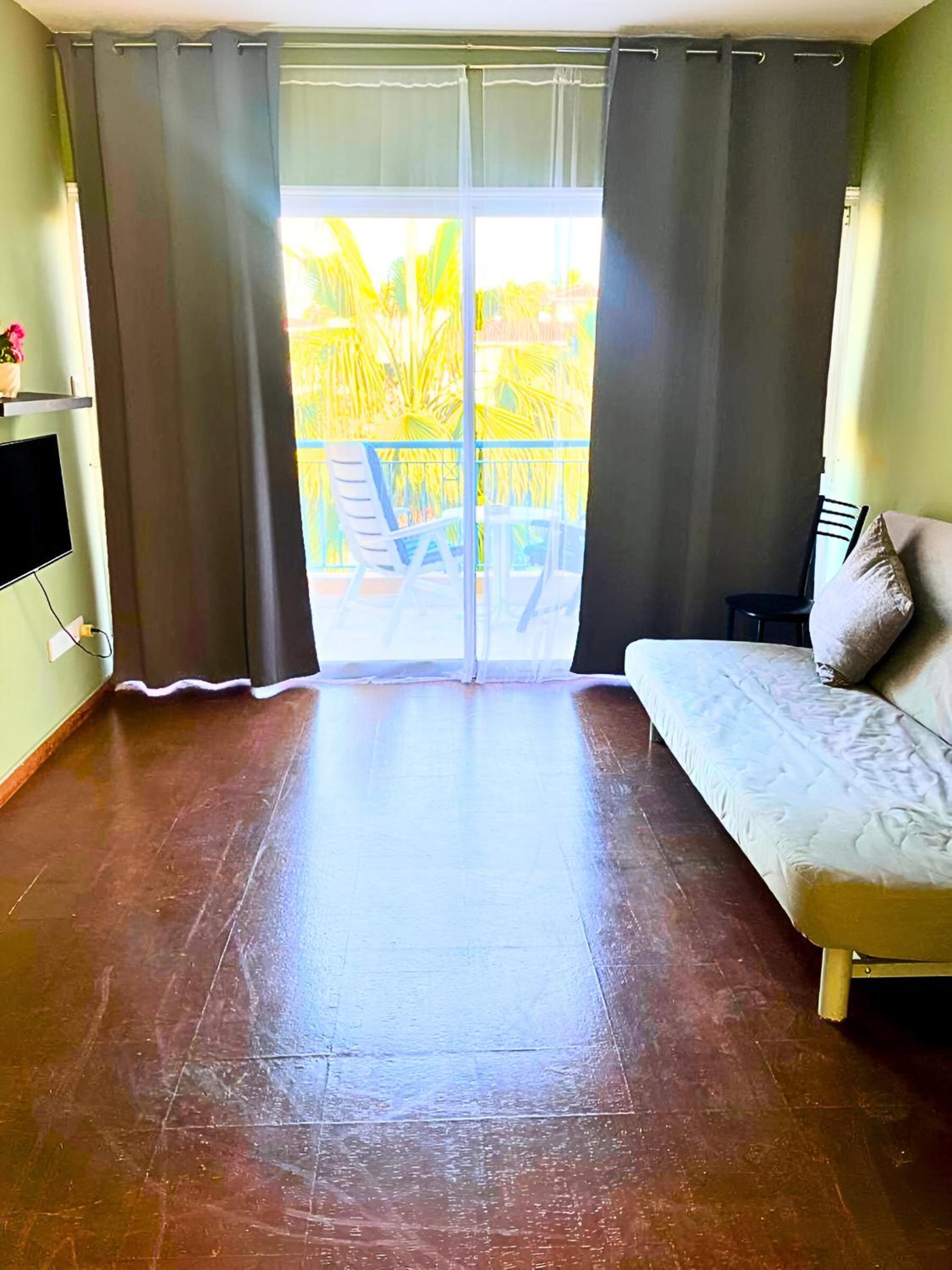 Paradise Gardens Cozy Oasis with AC, WIFI, and pool