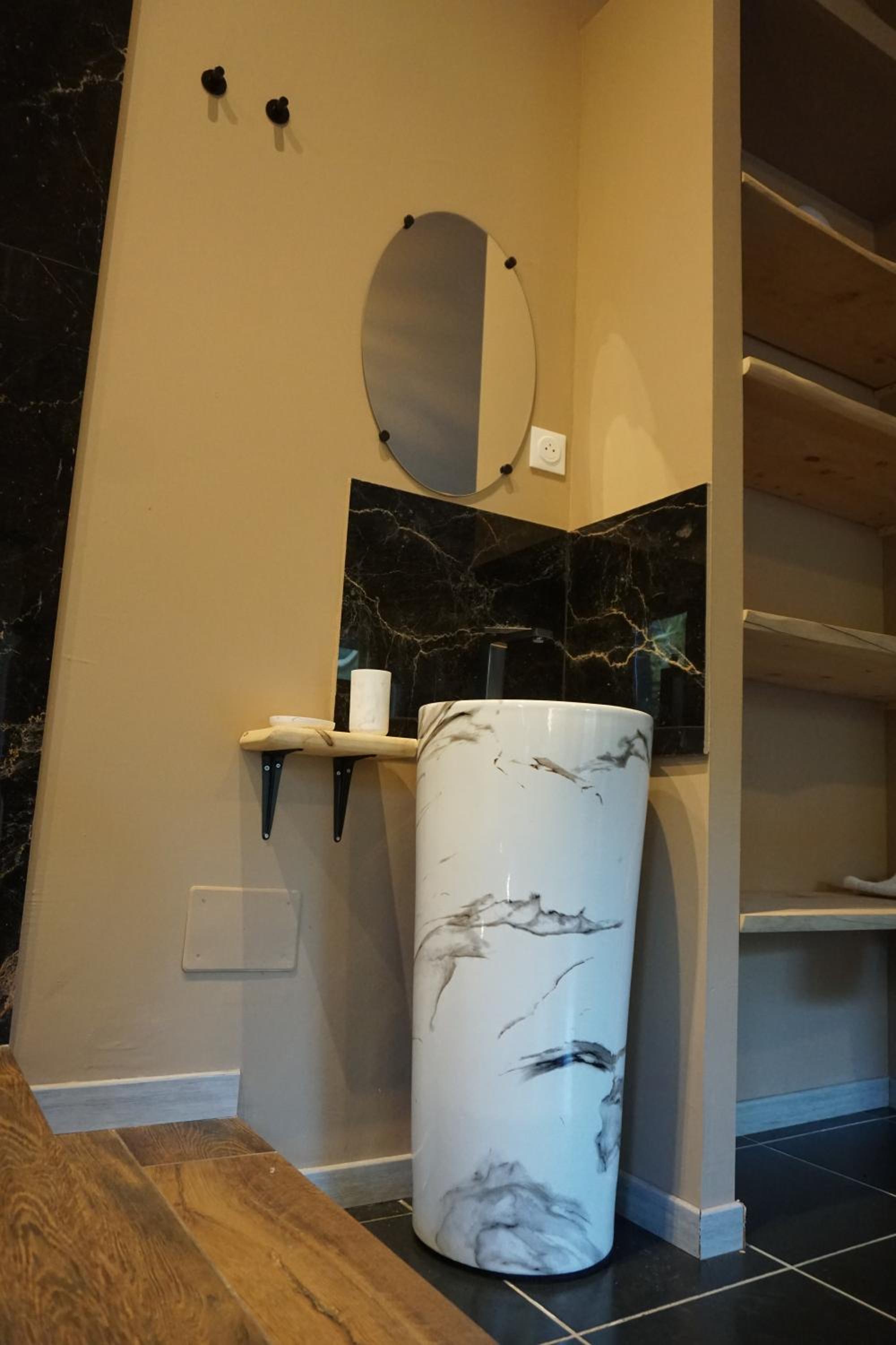 Chambre de charme indépendante Alba avec baignoire îlot - Domaine Astra, Grans