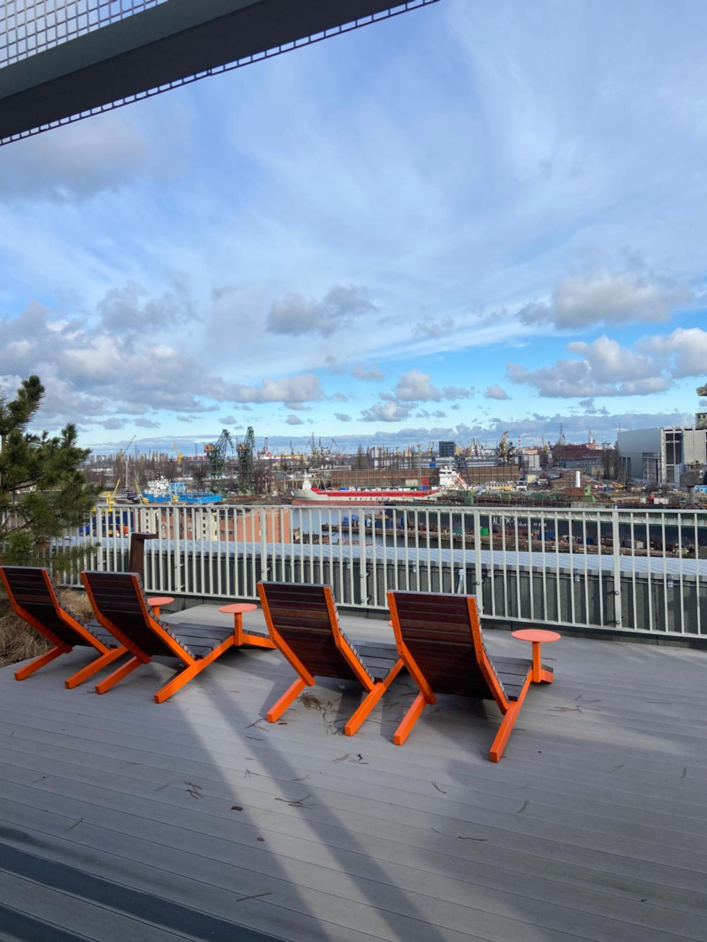 Crane Panorama Apartment