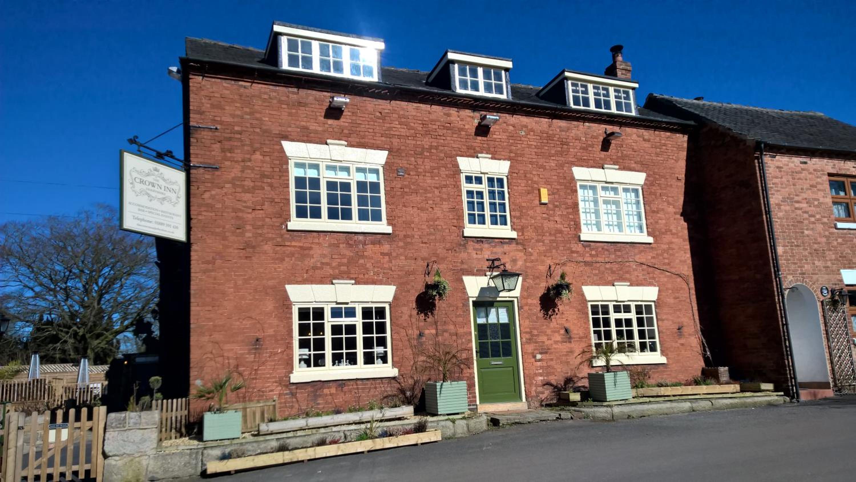 Hotel Crown Inn - Image 1