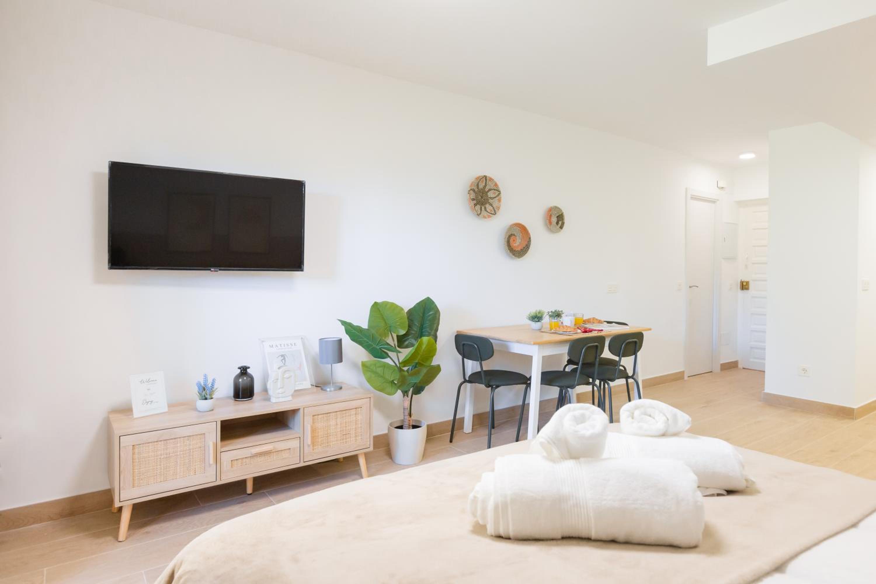 OceanBlue Suite Studio - Piscina