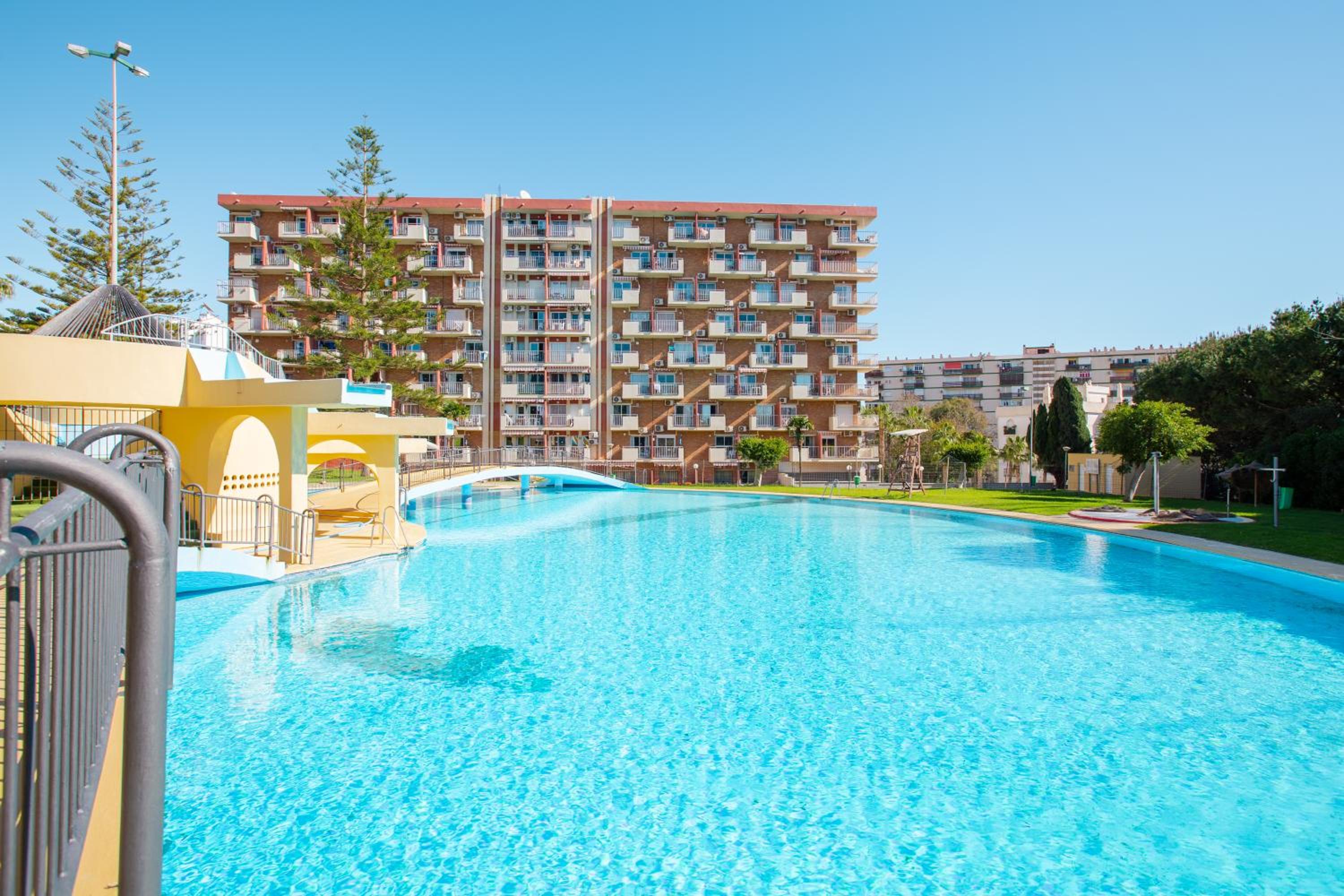 OceanBlue Suite Studio - Piscina