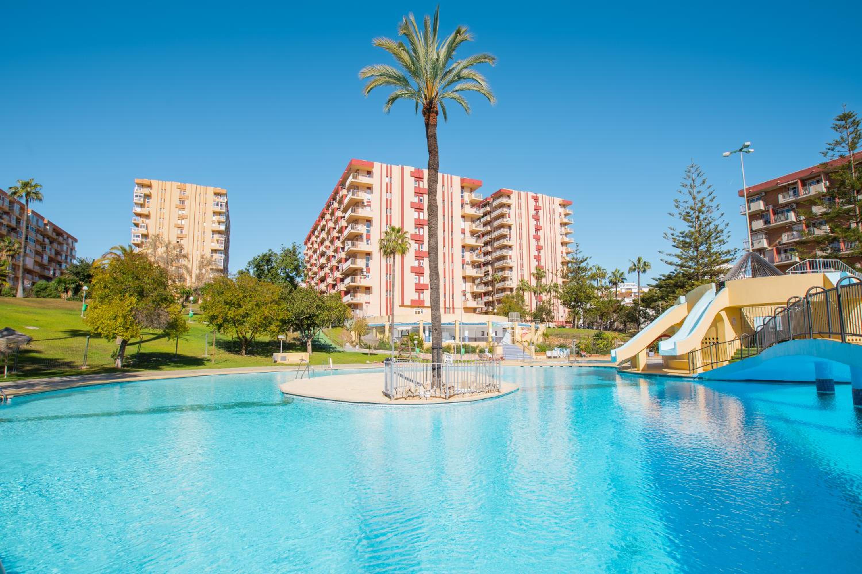 OceanBlue Suite Studio - Piscina