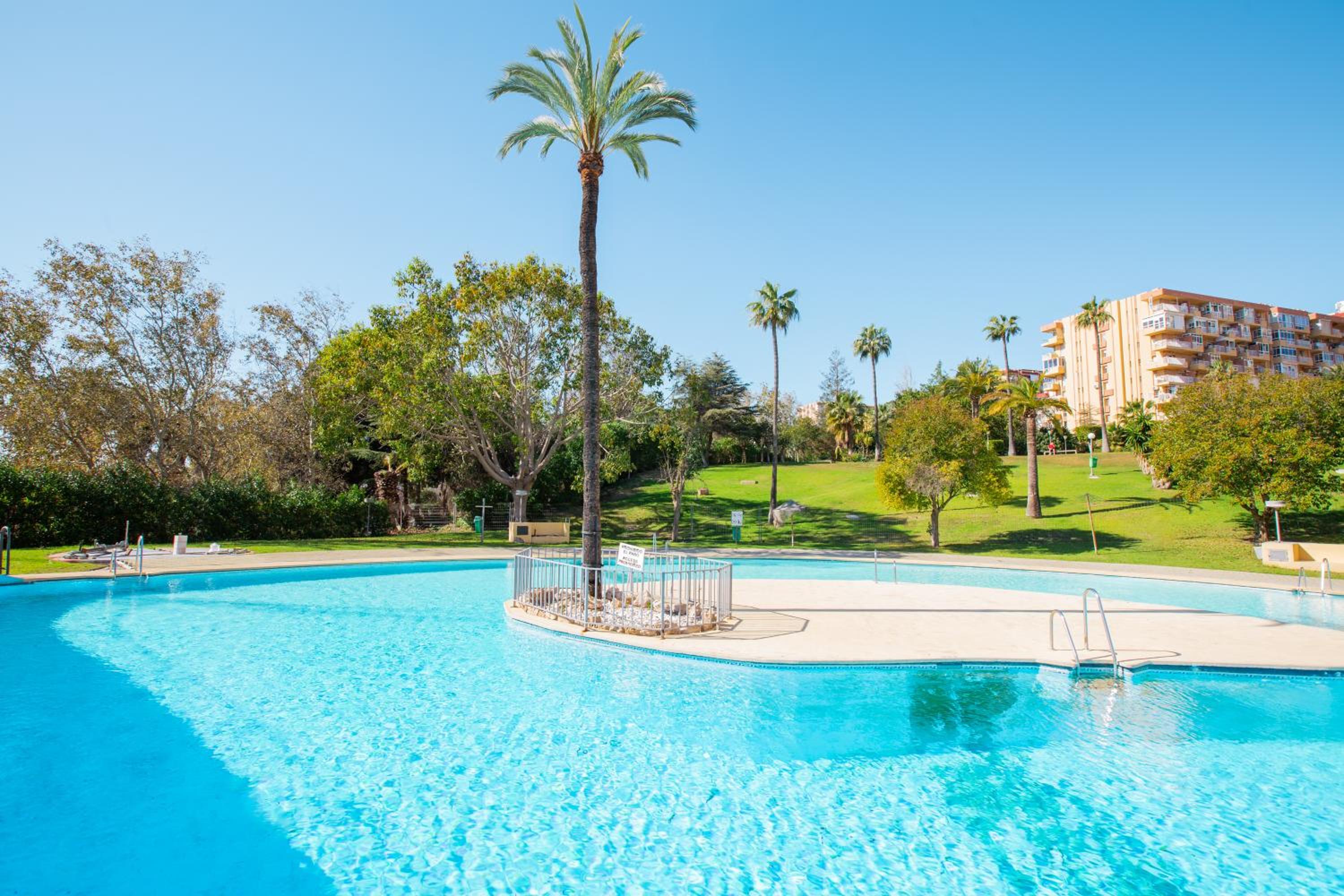 OceanBlue Suite Studio - Piscina
