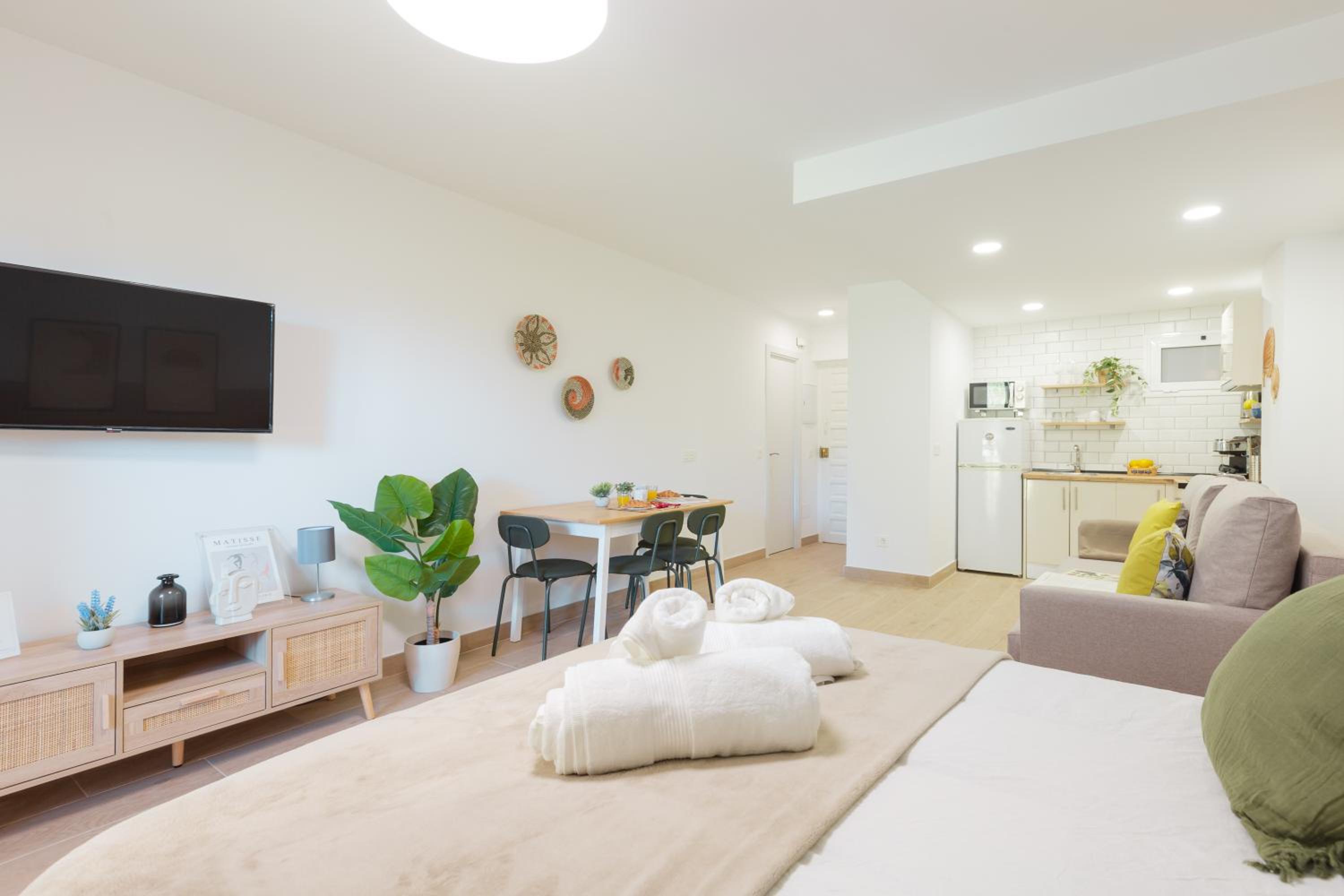 OceanBlue Suite Studio - Piscina
