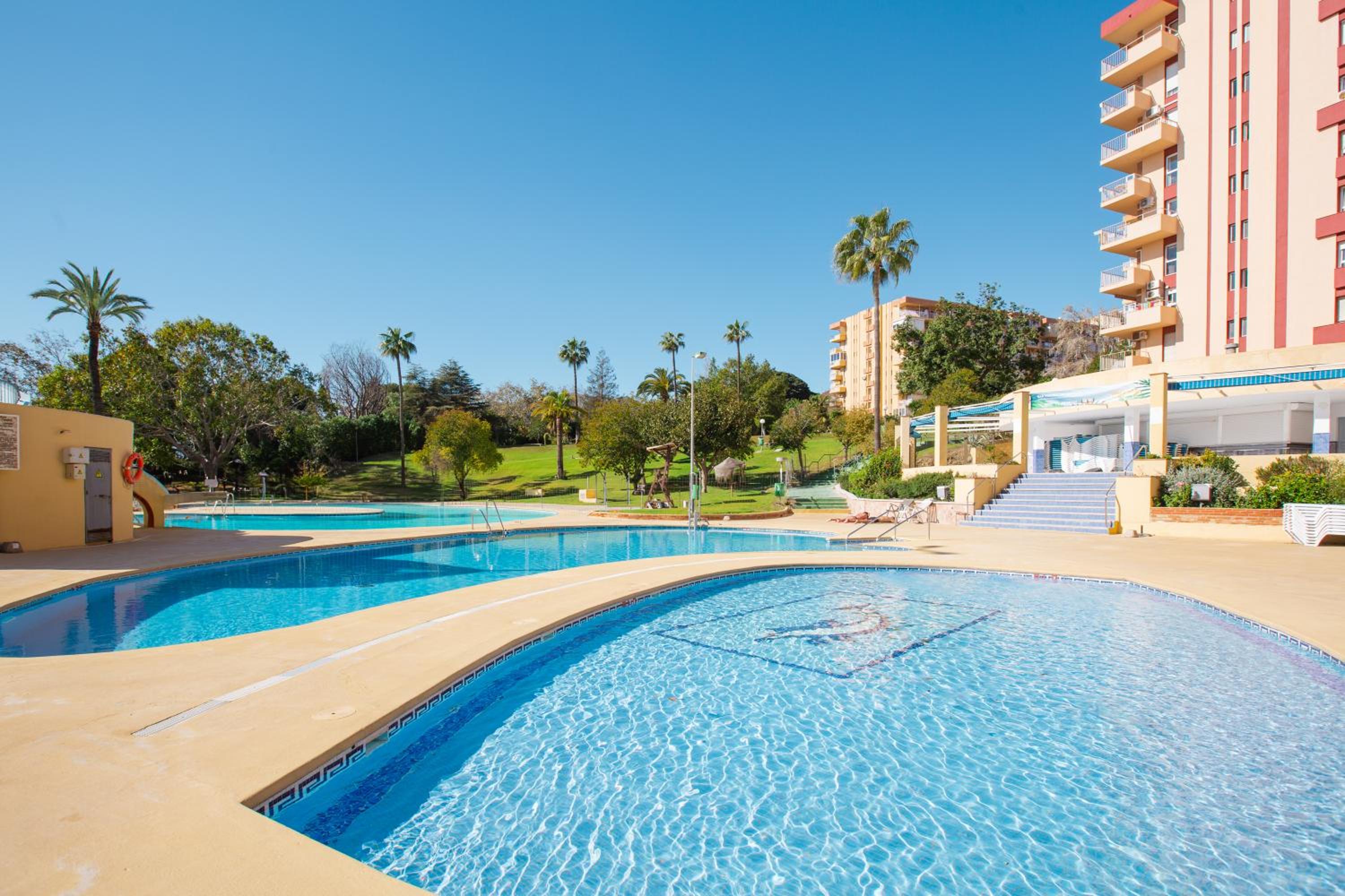 OceanBlue Suite Studio - Piscina