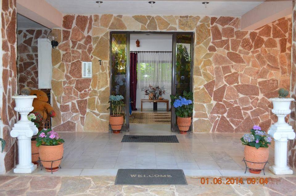Apartments Zoumperi
