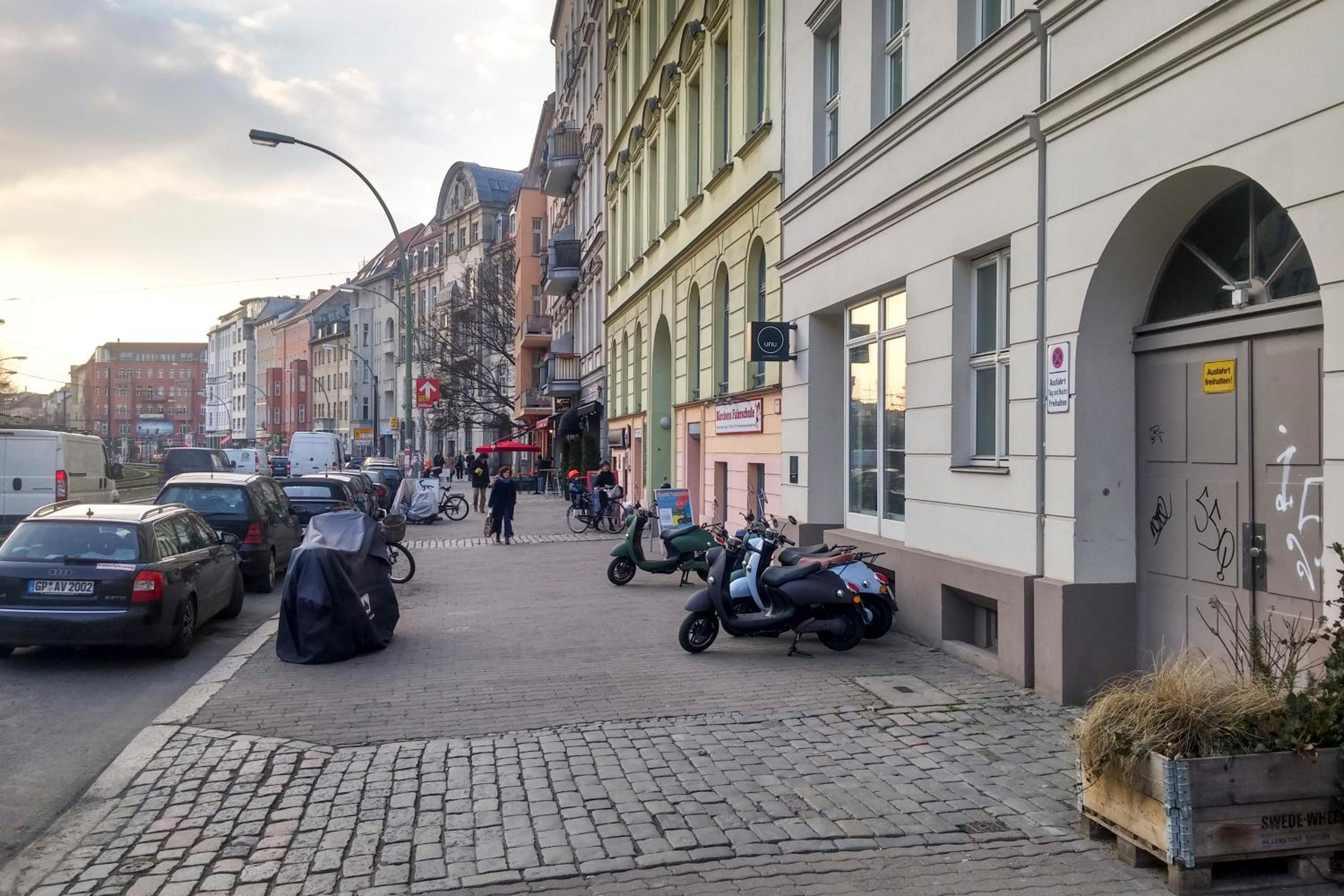 Lofty Torstr Apartments, 4 unique units from 1-3 bedrooms in Mitte, ideal for families & groups, from 2 up to 8 Guests