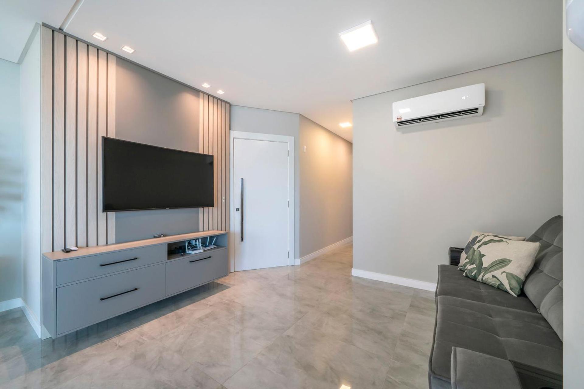 Com garagem e vista mar em Itapema SP8184