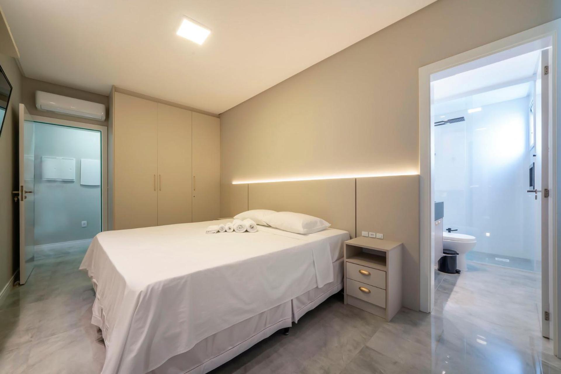 Com garagem e vista mar em Itapema SP8184