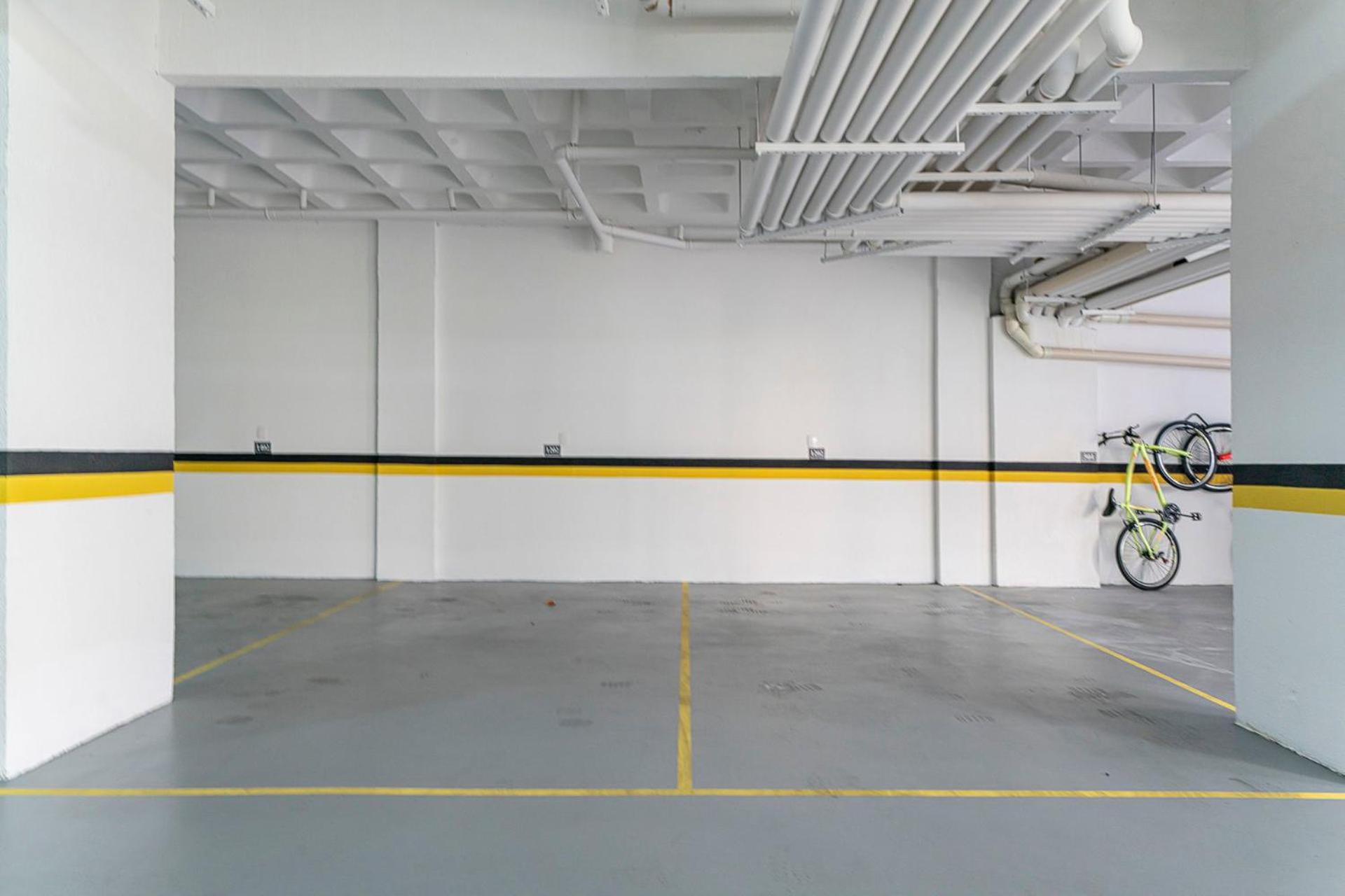 Com garagem e vista mar em Itapema SP8184