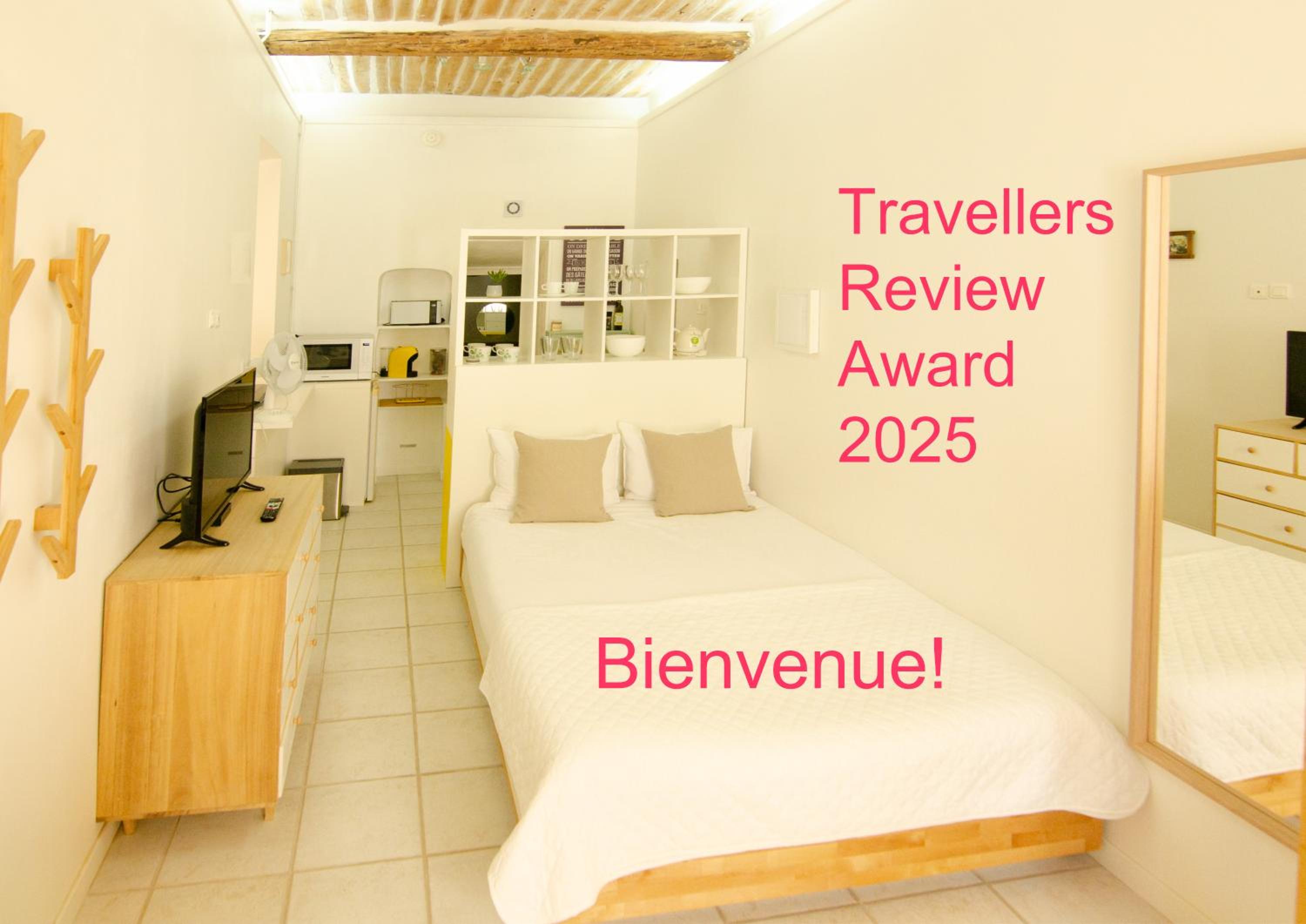 Clementine - Joli studio privé avec clim calme à 70 m du centre village de Lauris