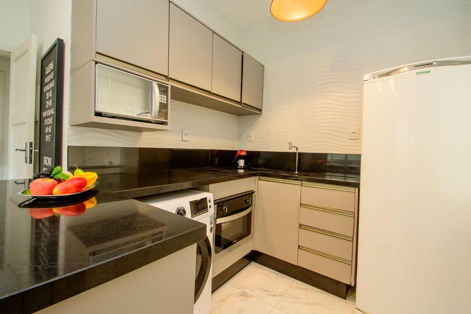 Apto com garagem a 200m da praia HC1357