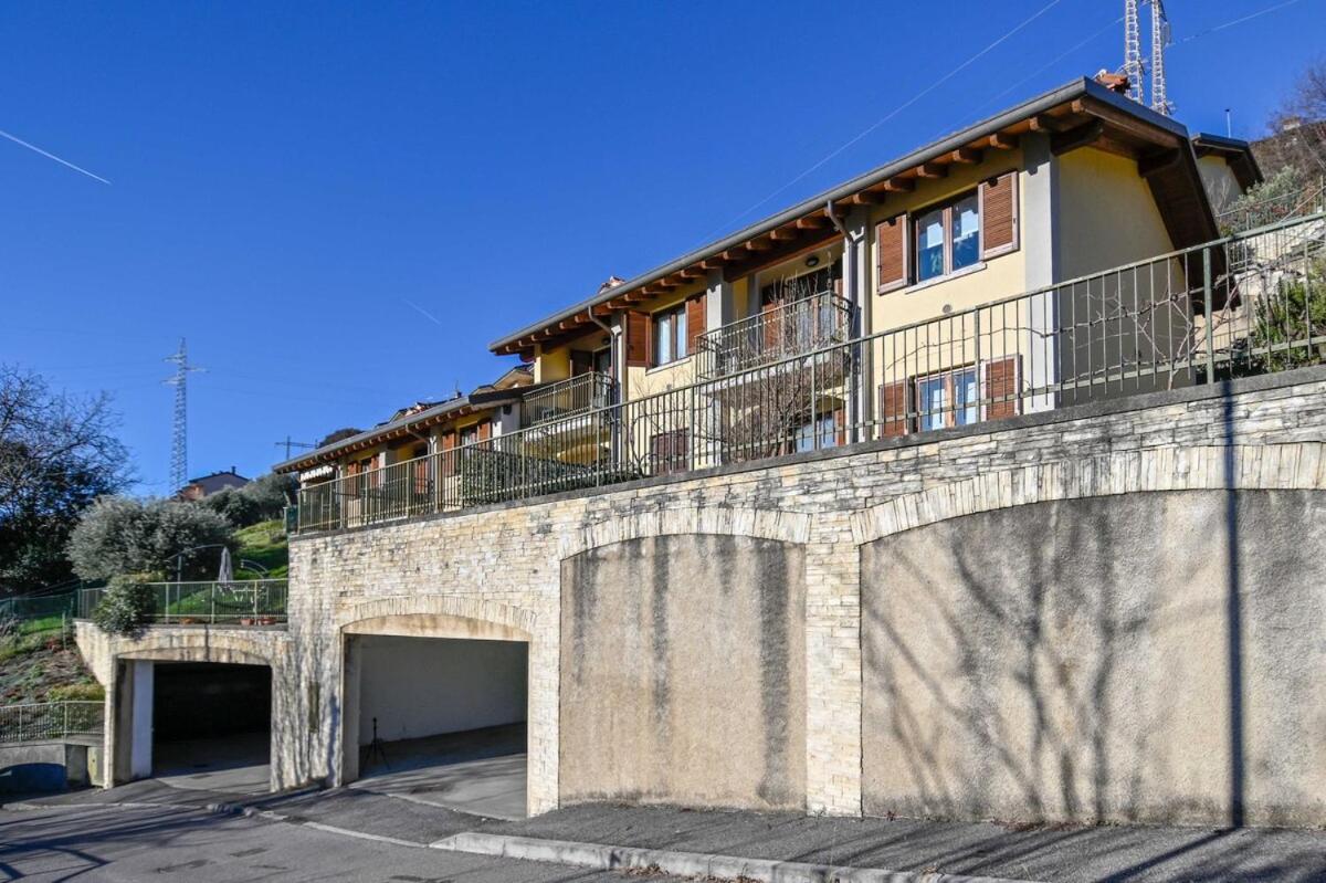 HOST4U - CASA PIERINA Vista Lago d'Iseo