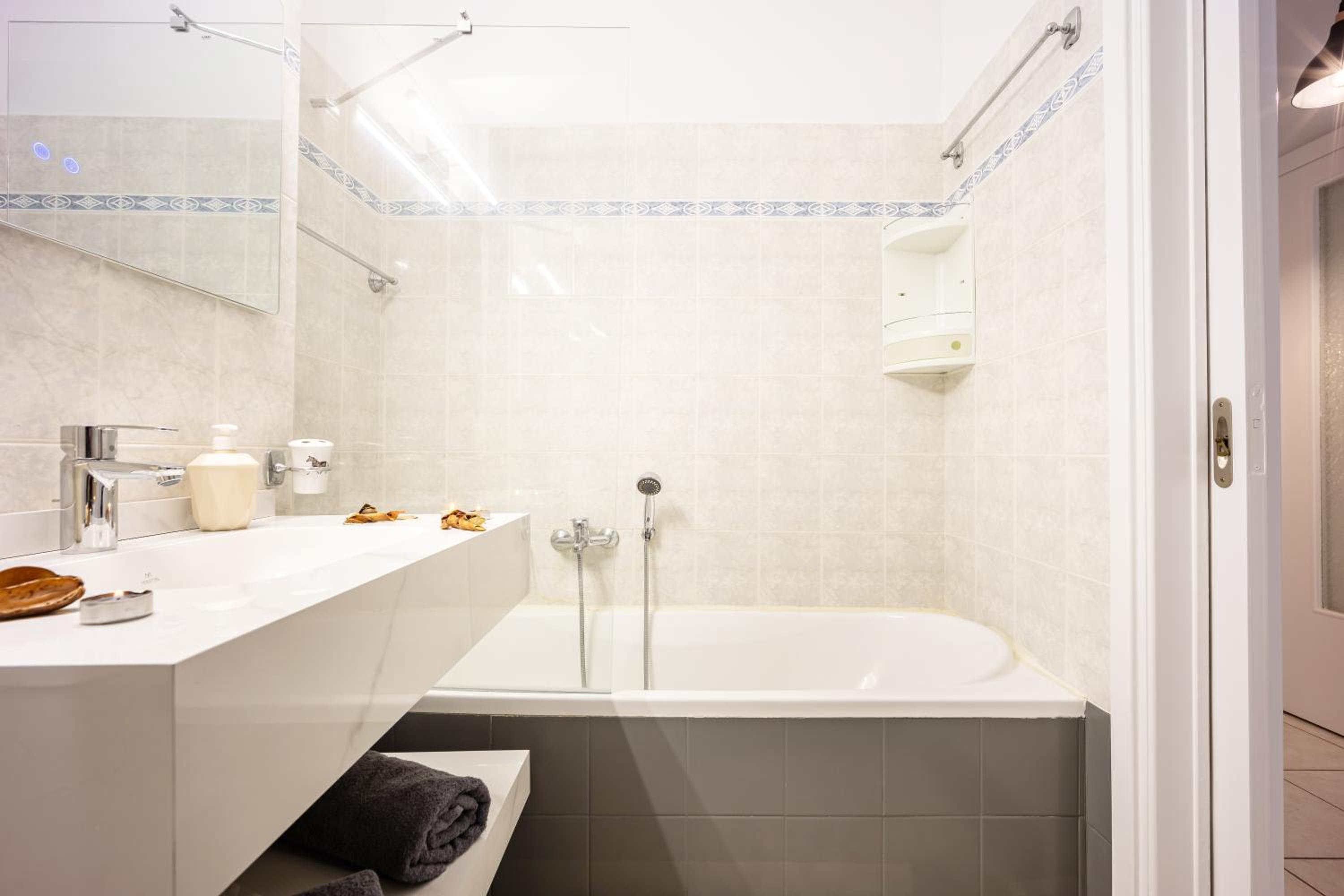 Acropolis Retreat Stay in Style