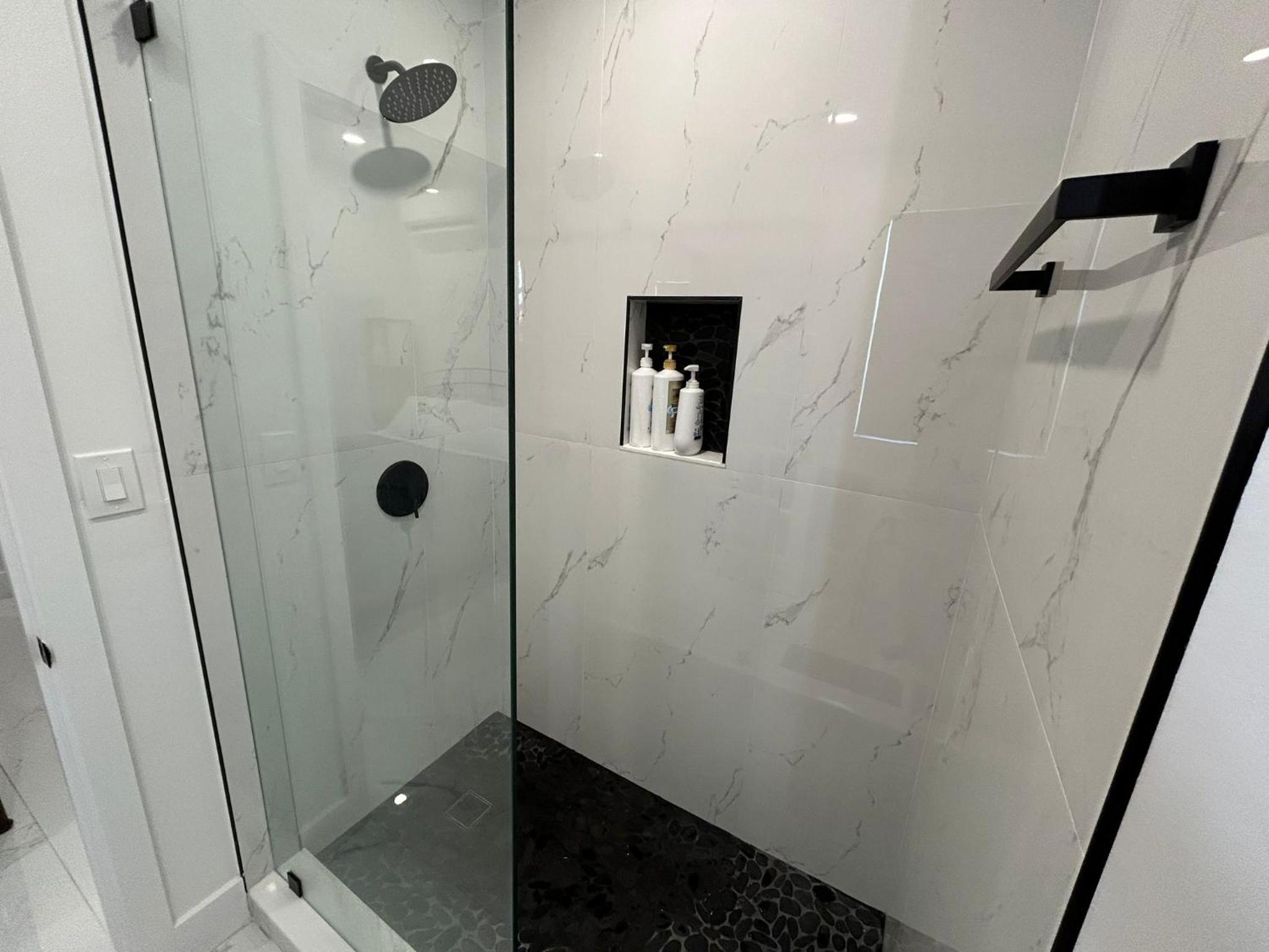 Private Rooms close to Miami Airport - Free parking - 01