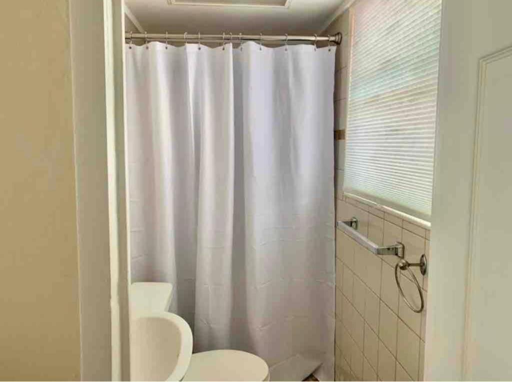 Private Room near Miami Airport - Free parking - 01