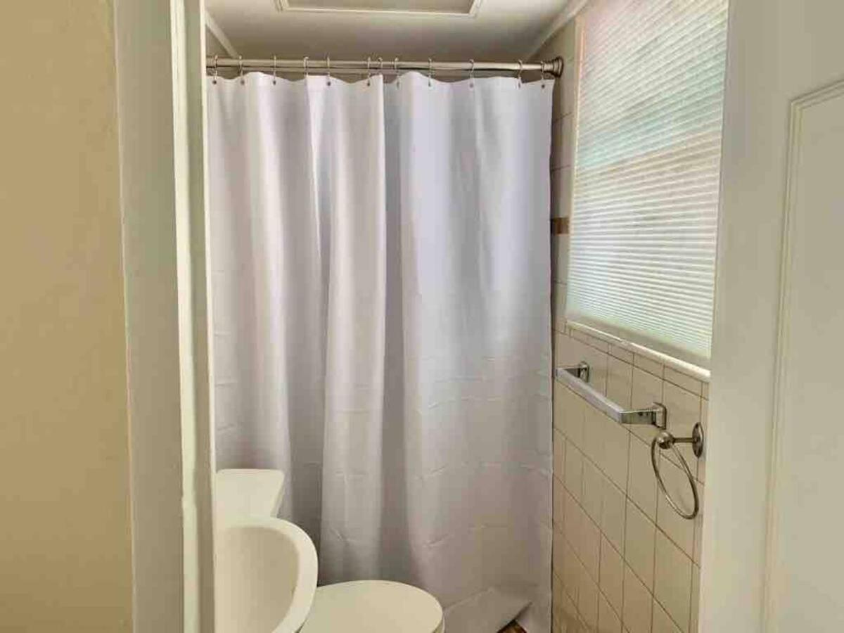 Private Rooms close to Miami Airport - Free parking - 01