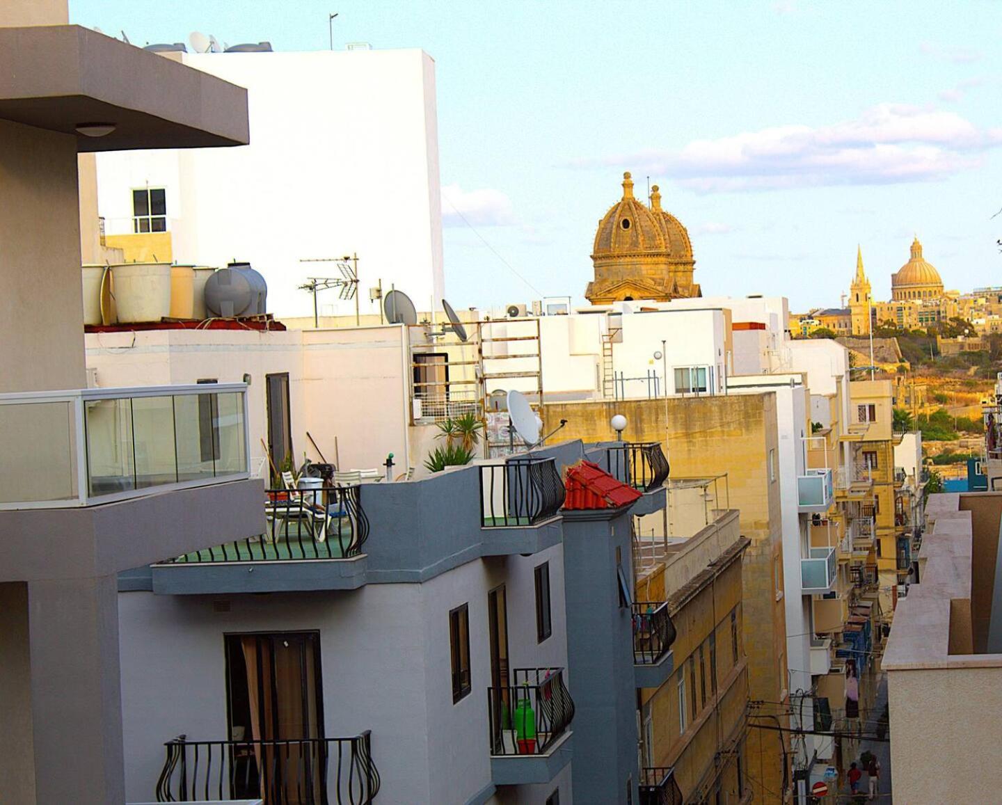 Stylish 3bedroom apartment Gzira by Homely