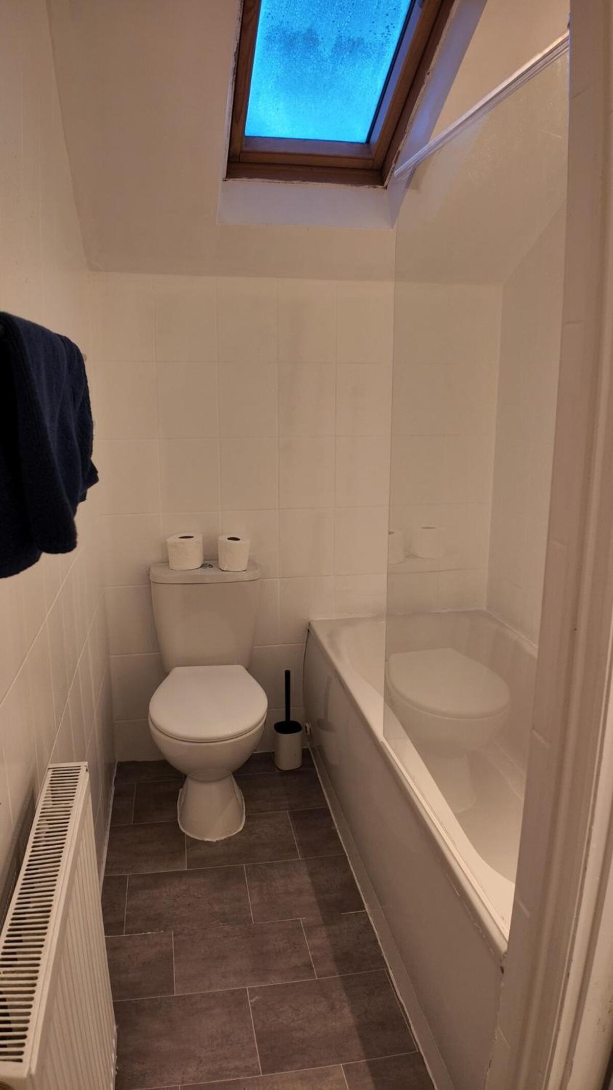 Luxury 4 Bedroom with Patio - 10 min from Westfield HR3