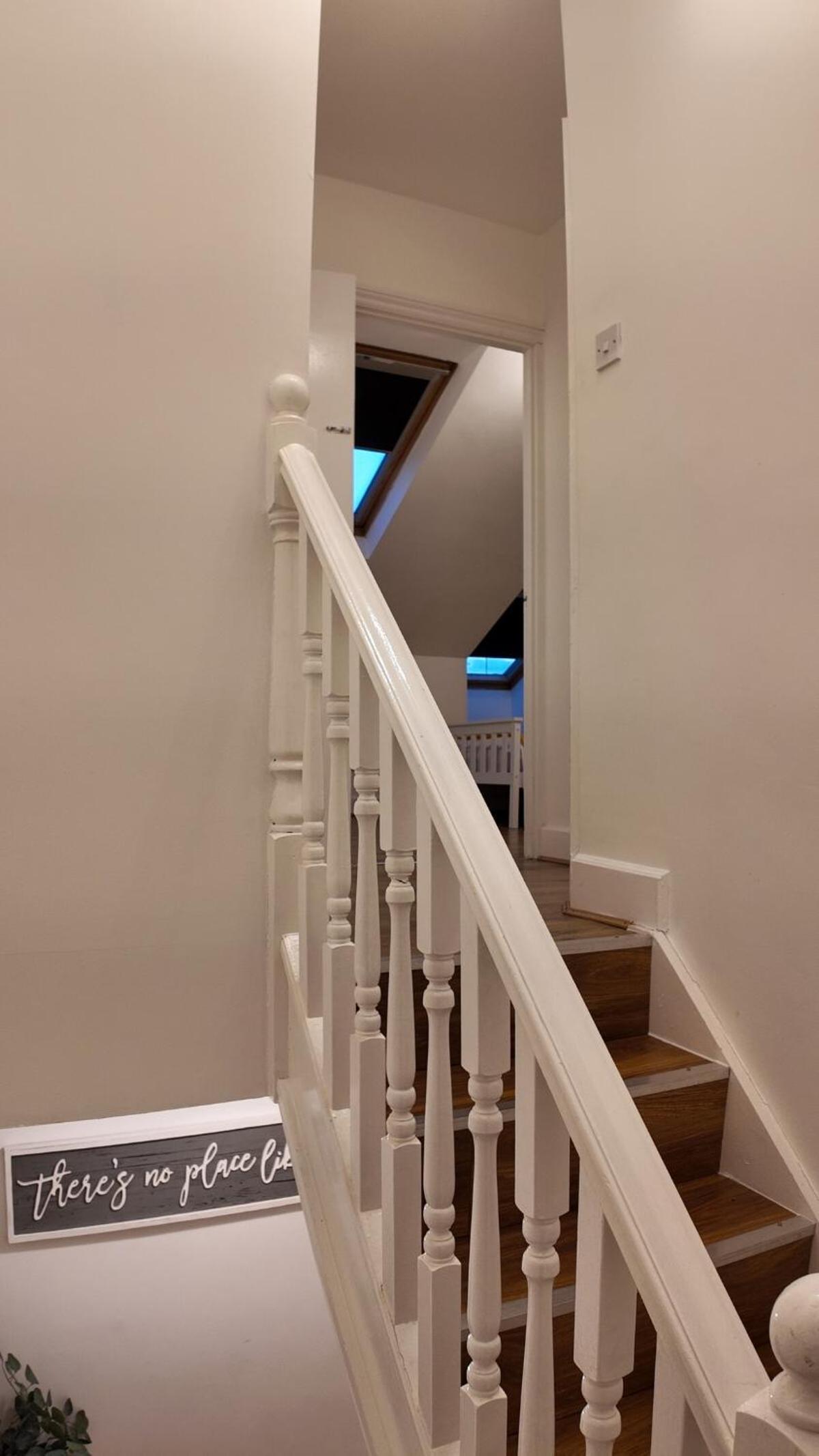 Luxury 4 Bedroom with Patio - 10 min from Westfield HR3