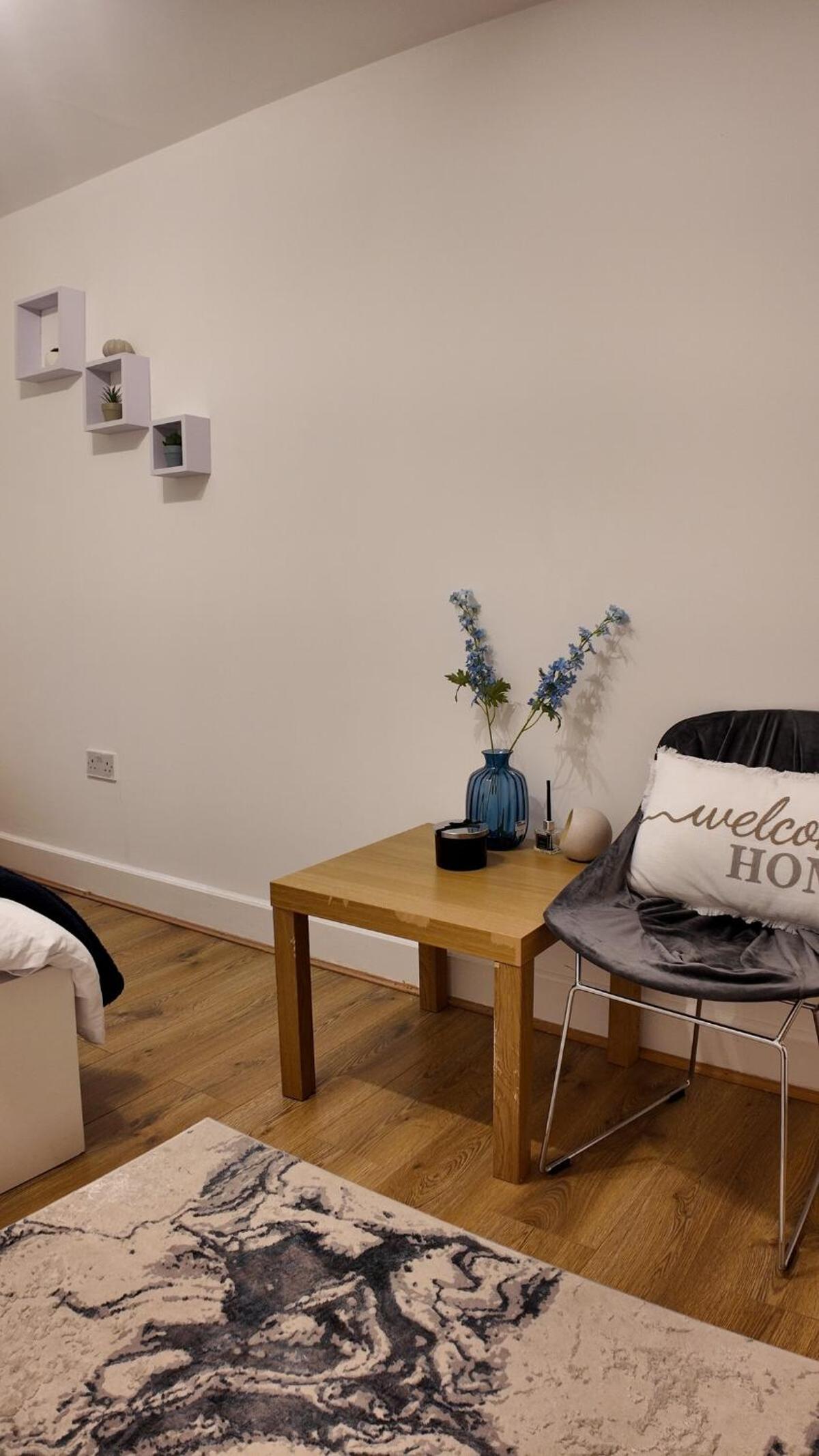 Luxury 4 Bedroom with Patio - 10 min from Westfield HR3