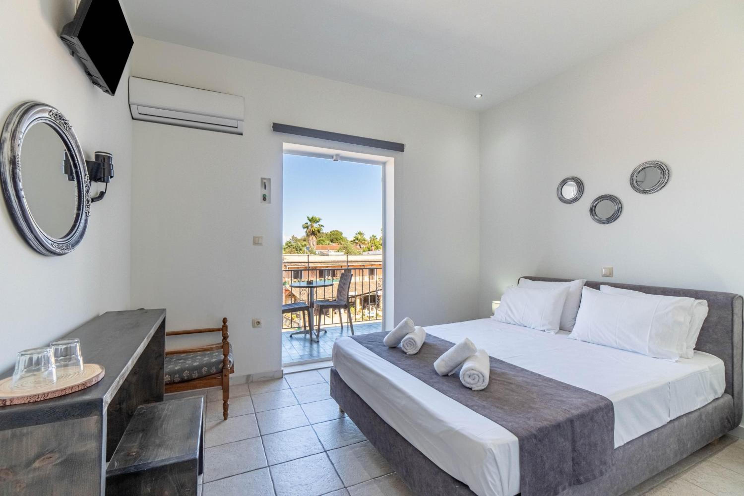 Angela Hotel & Apartments