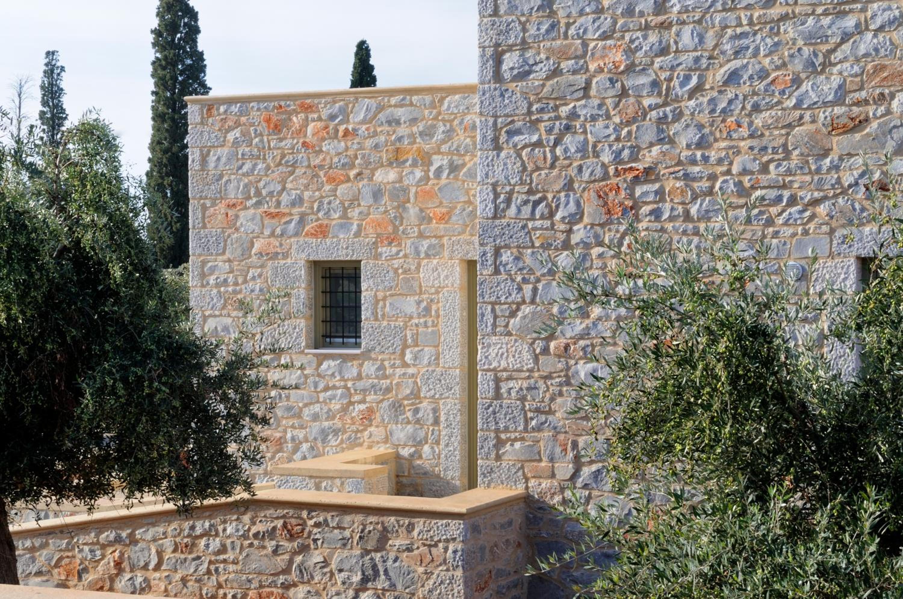 Nikoloudi Estate