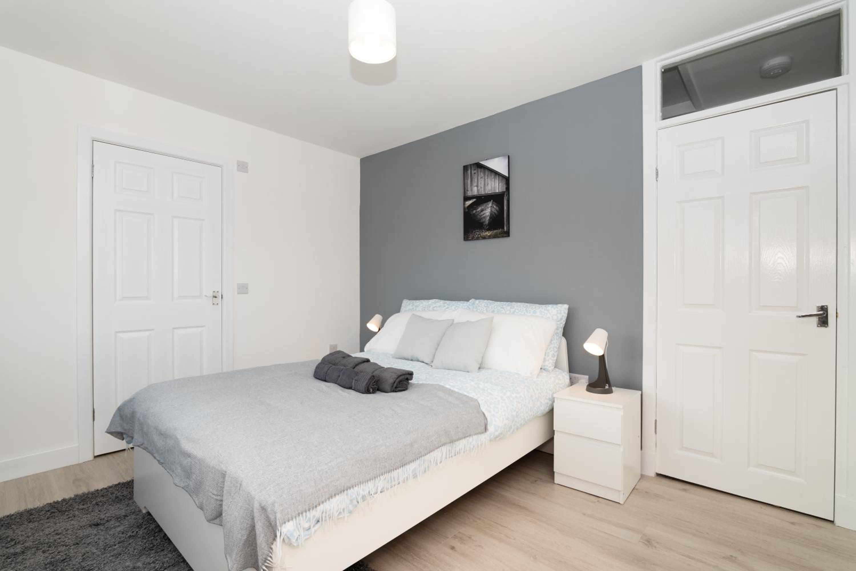 4 Bedrooms-2Bath-Free Parking