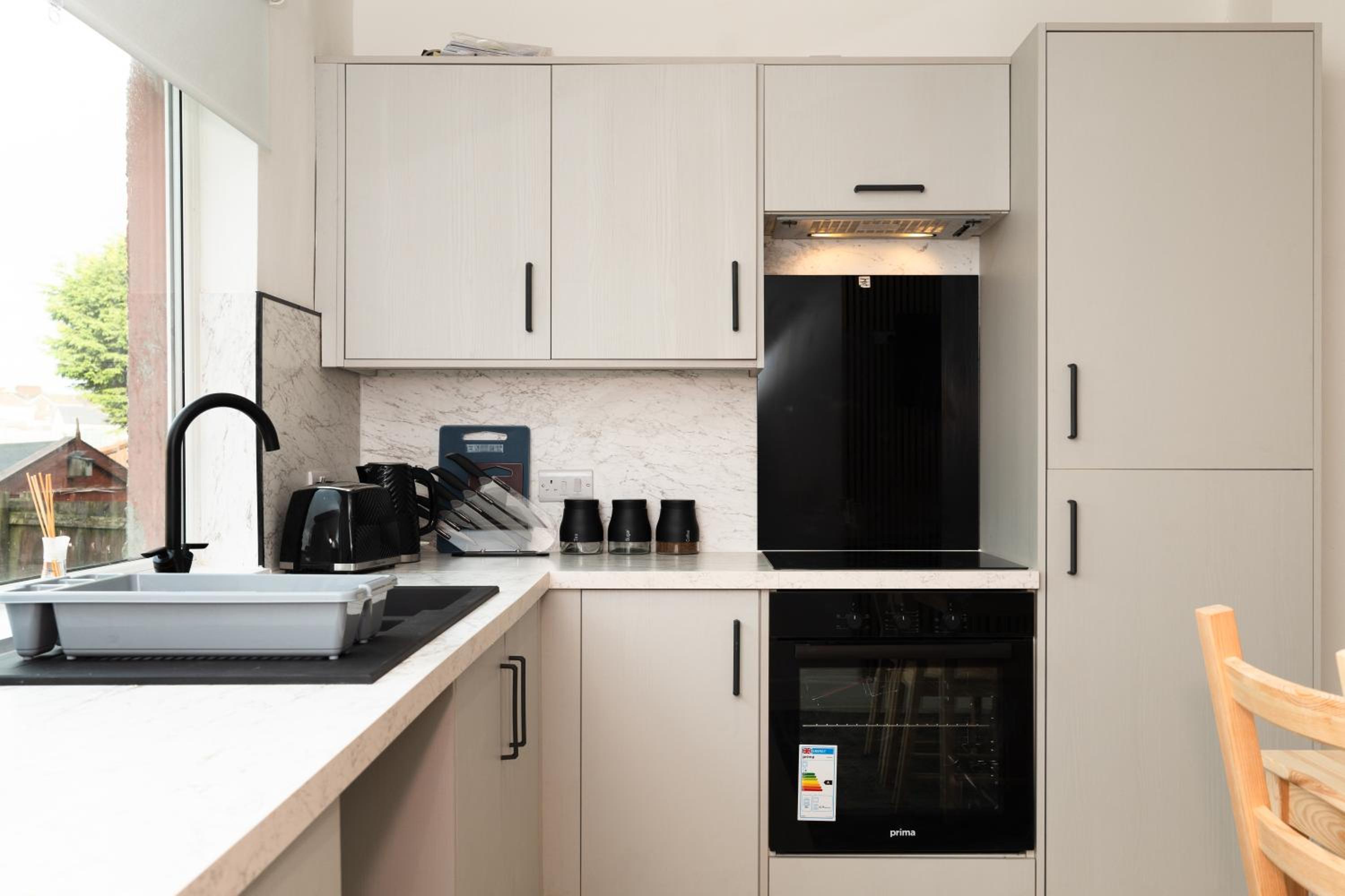 4 Bedrooms-2Bath-Free Parking
