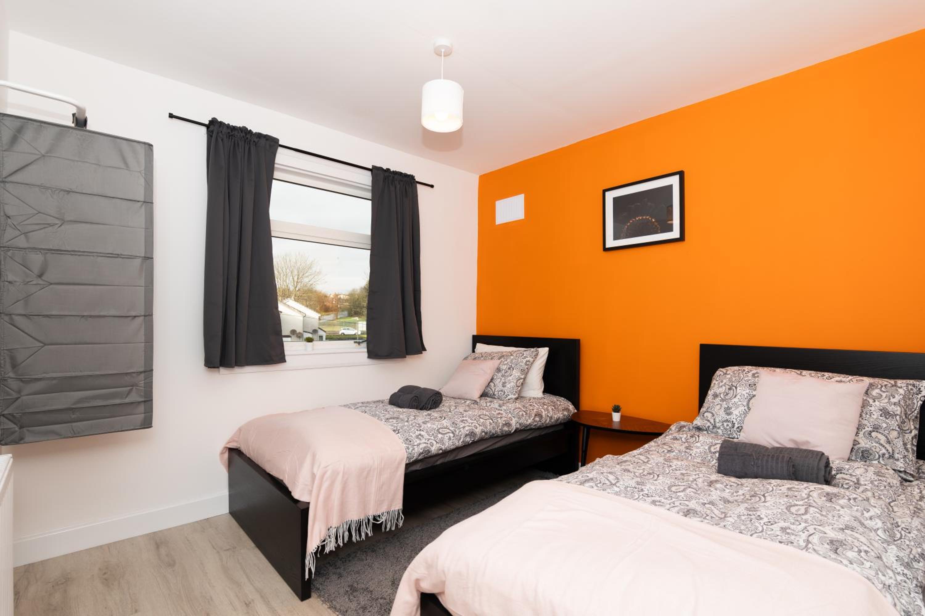 4 Bedrooms-2Bath-Free Parking