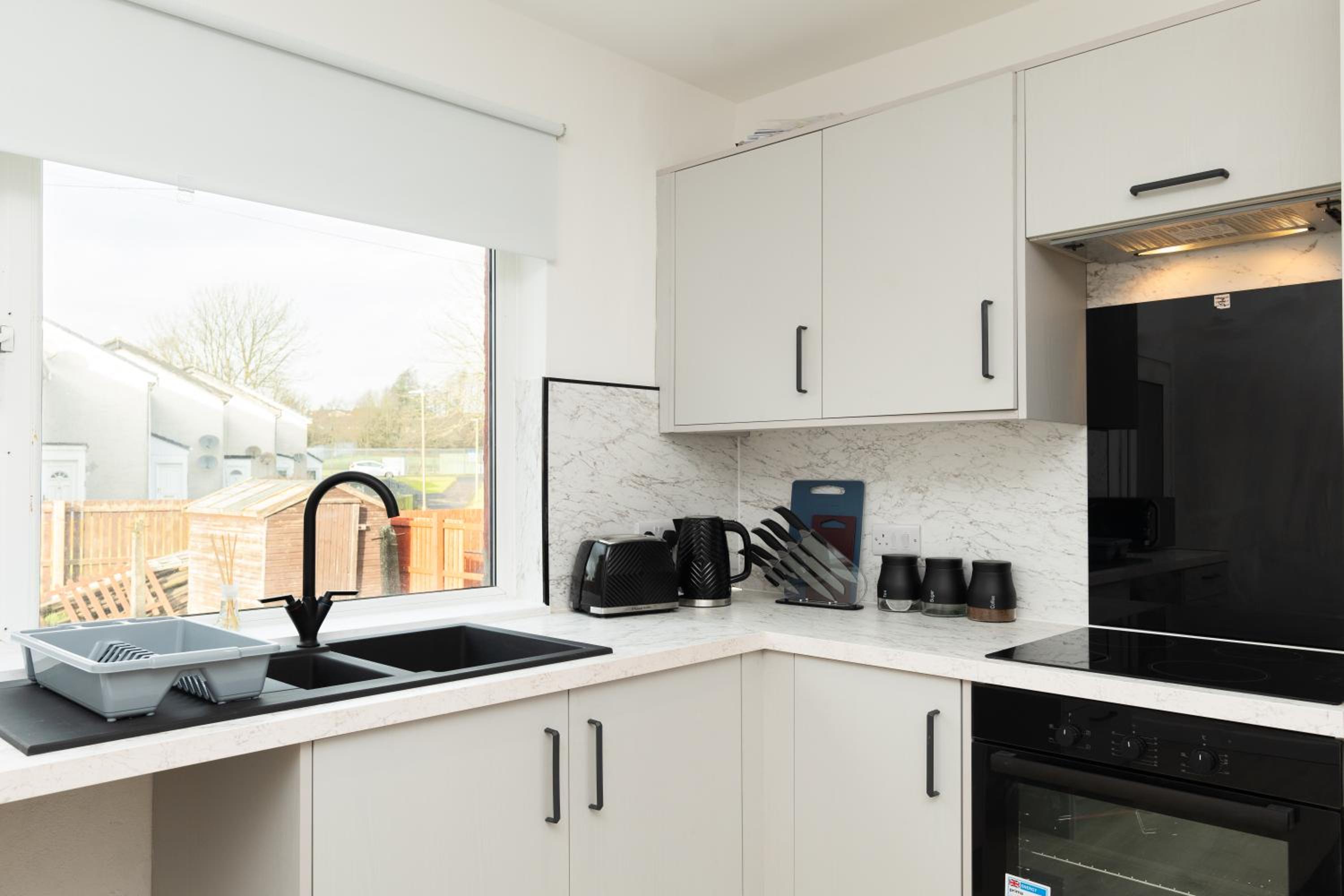4 Bedrooms-2Bath-Free Parking