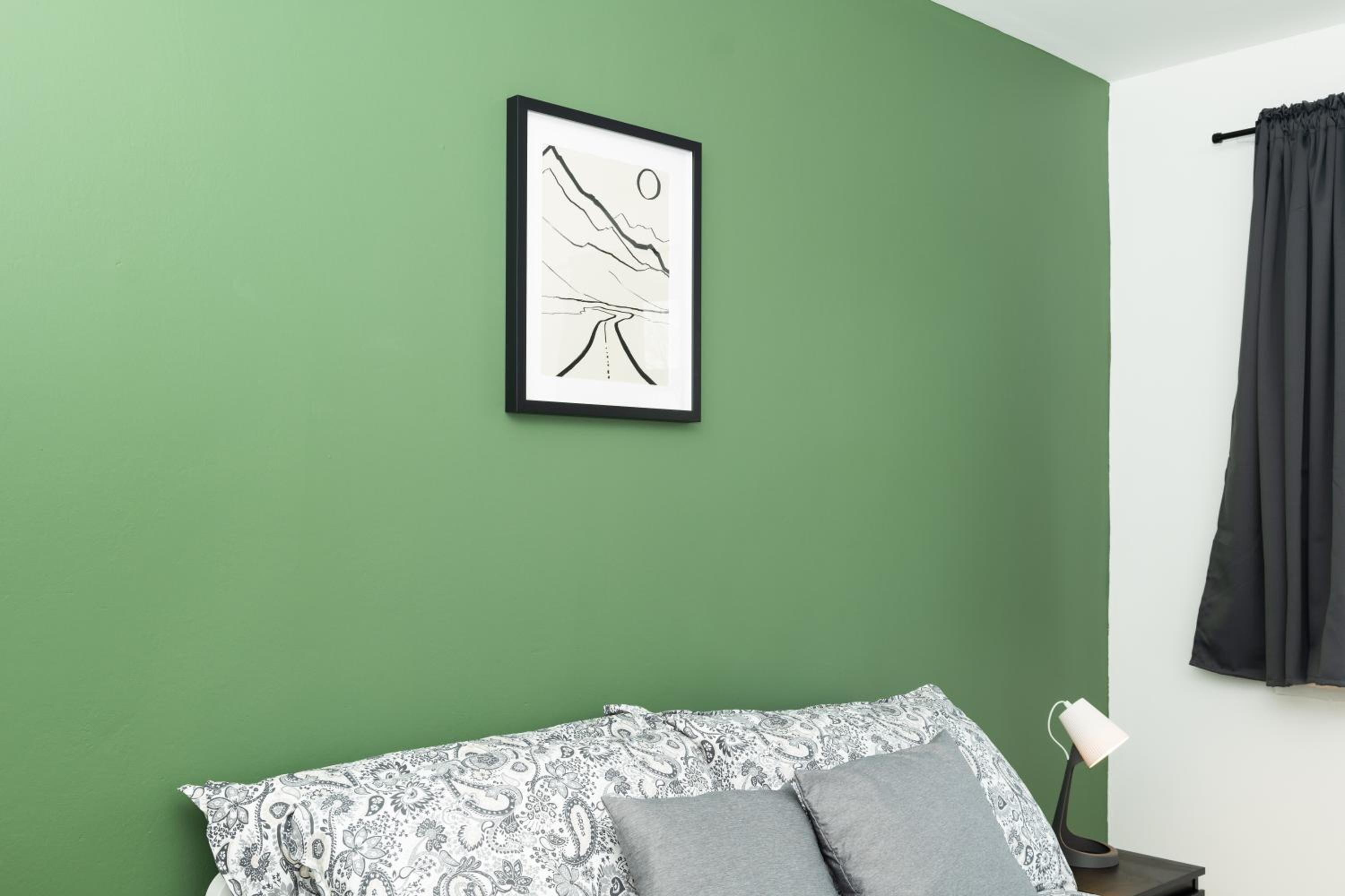 4 Bedrooms-2Bath-Free Parking