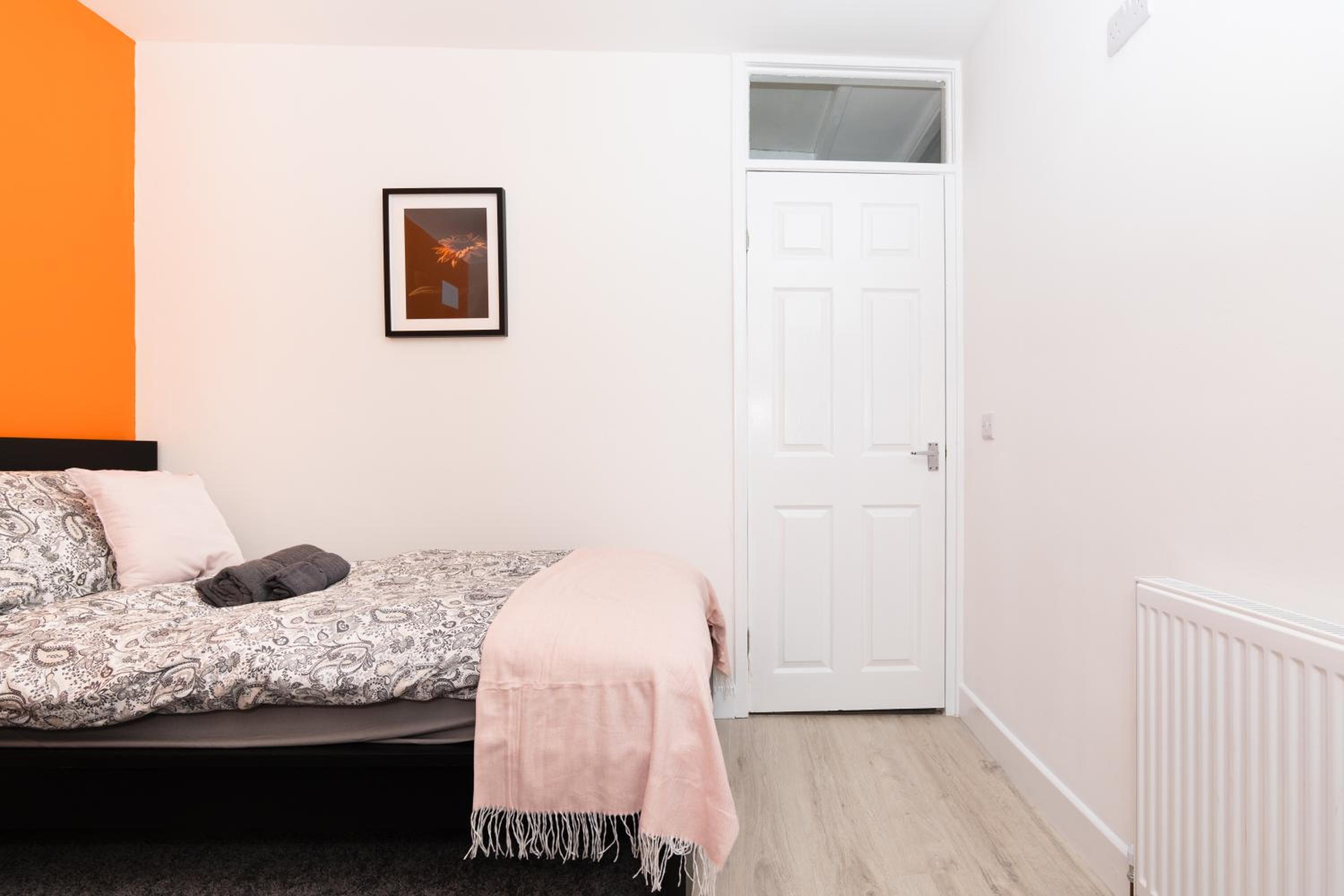 4 Bedrooms-2Bath-Free Parking