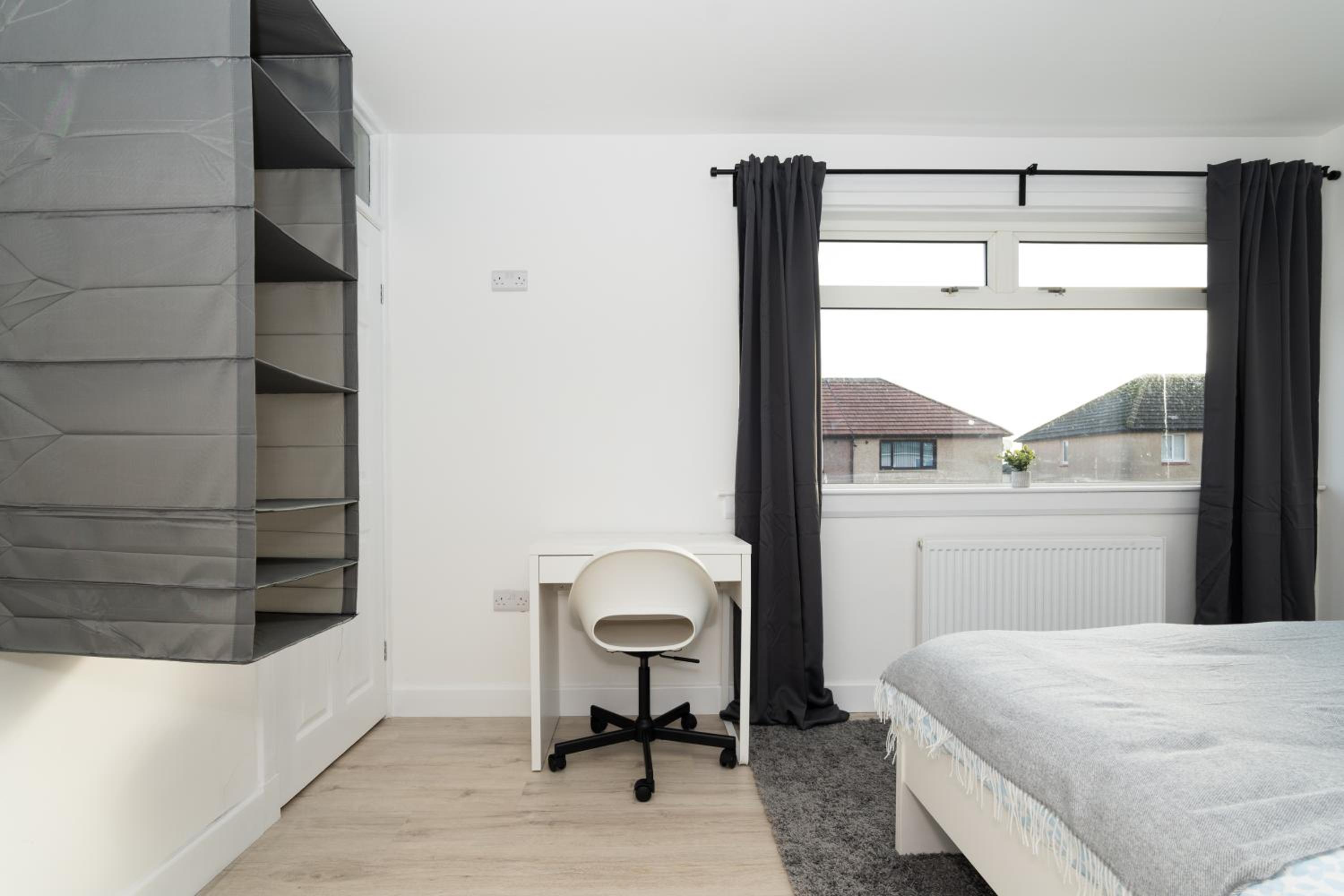 4 Bedrooms-2Bath-Free Parking