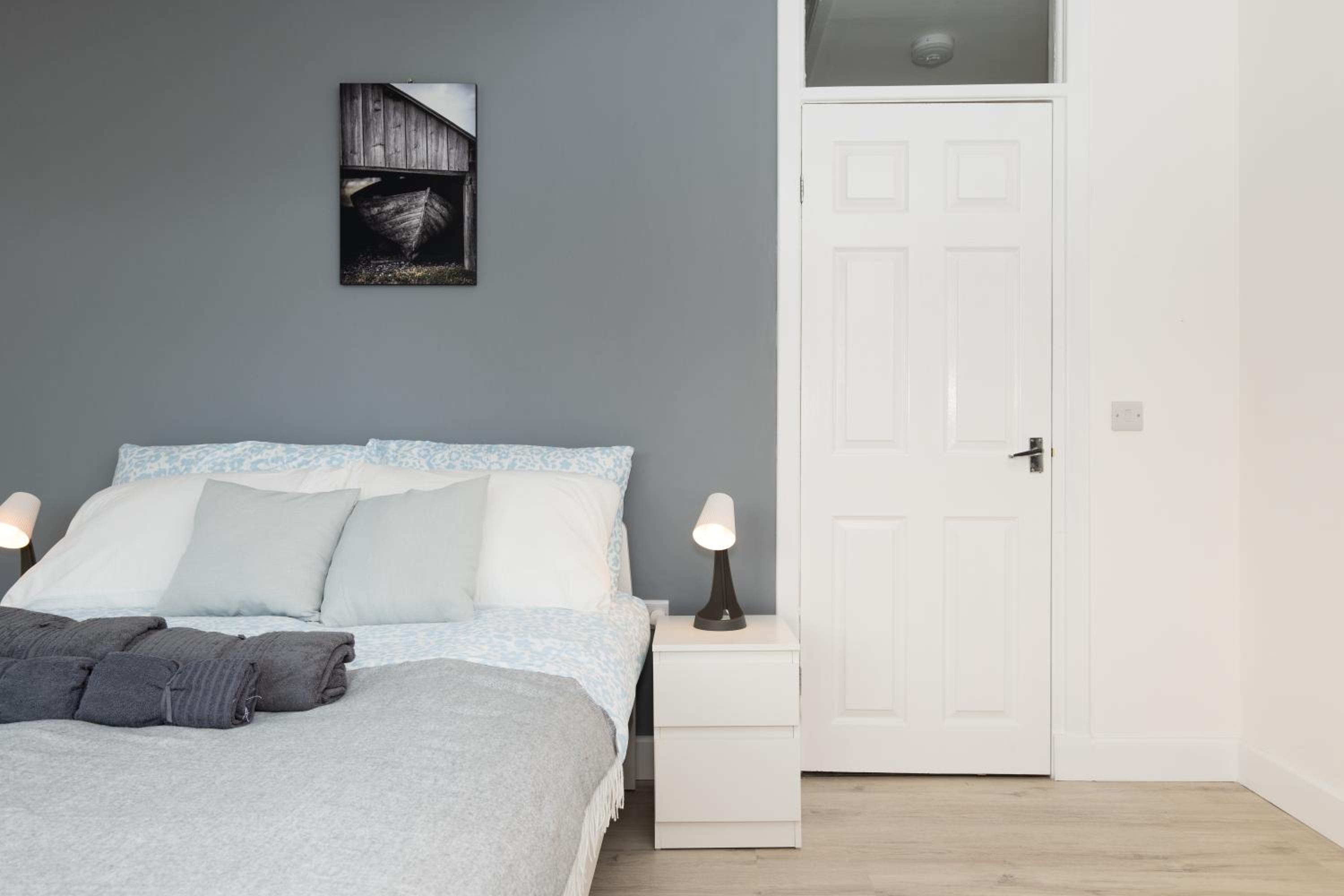 4 Bedrooms-2Bath-Free Parking
