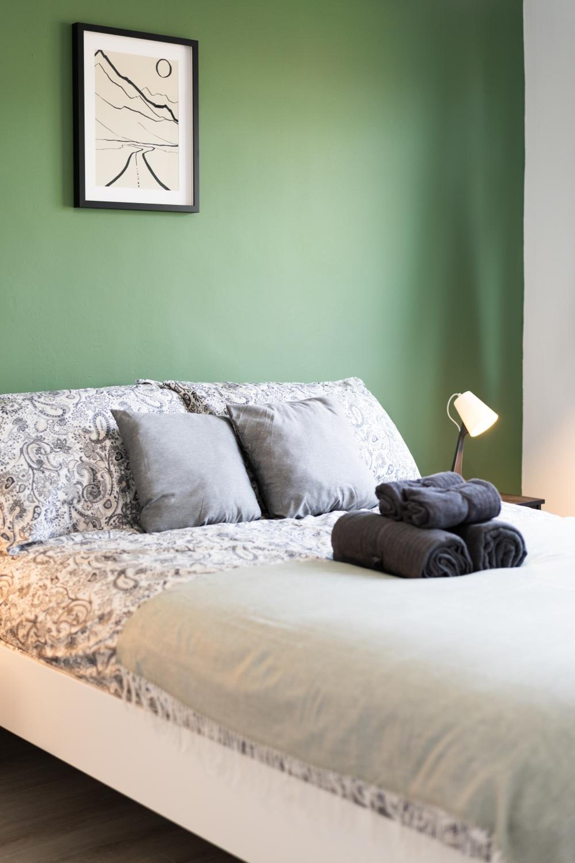 4 Bedrooms-2Bath-Free Parking