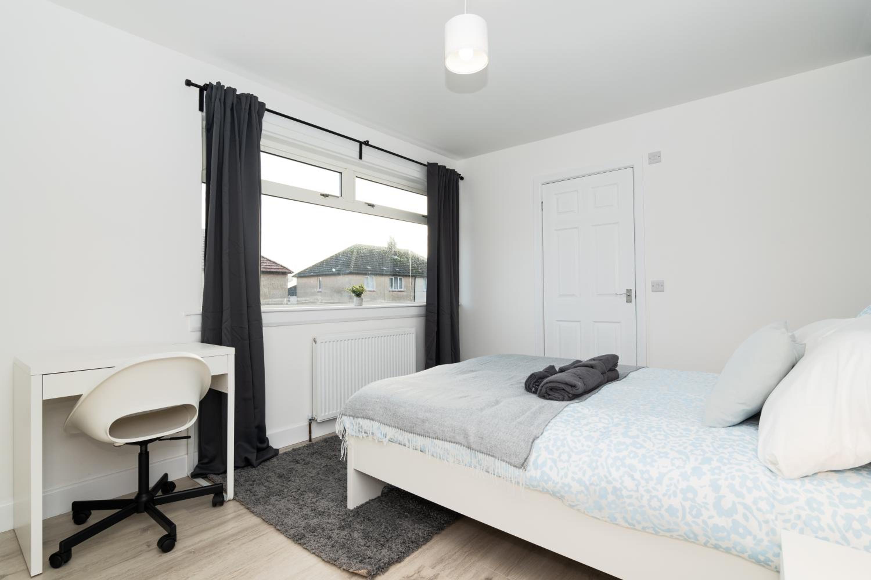 4 Bedrooms-2Bath-Free Parking