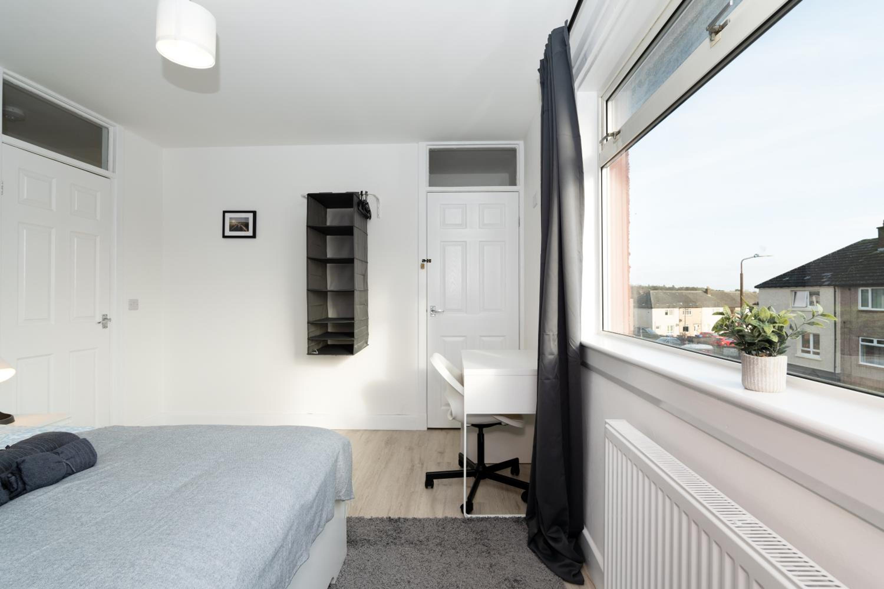 4 Bedrooms-2Bath-Free Parking