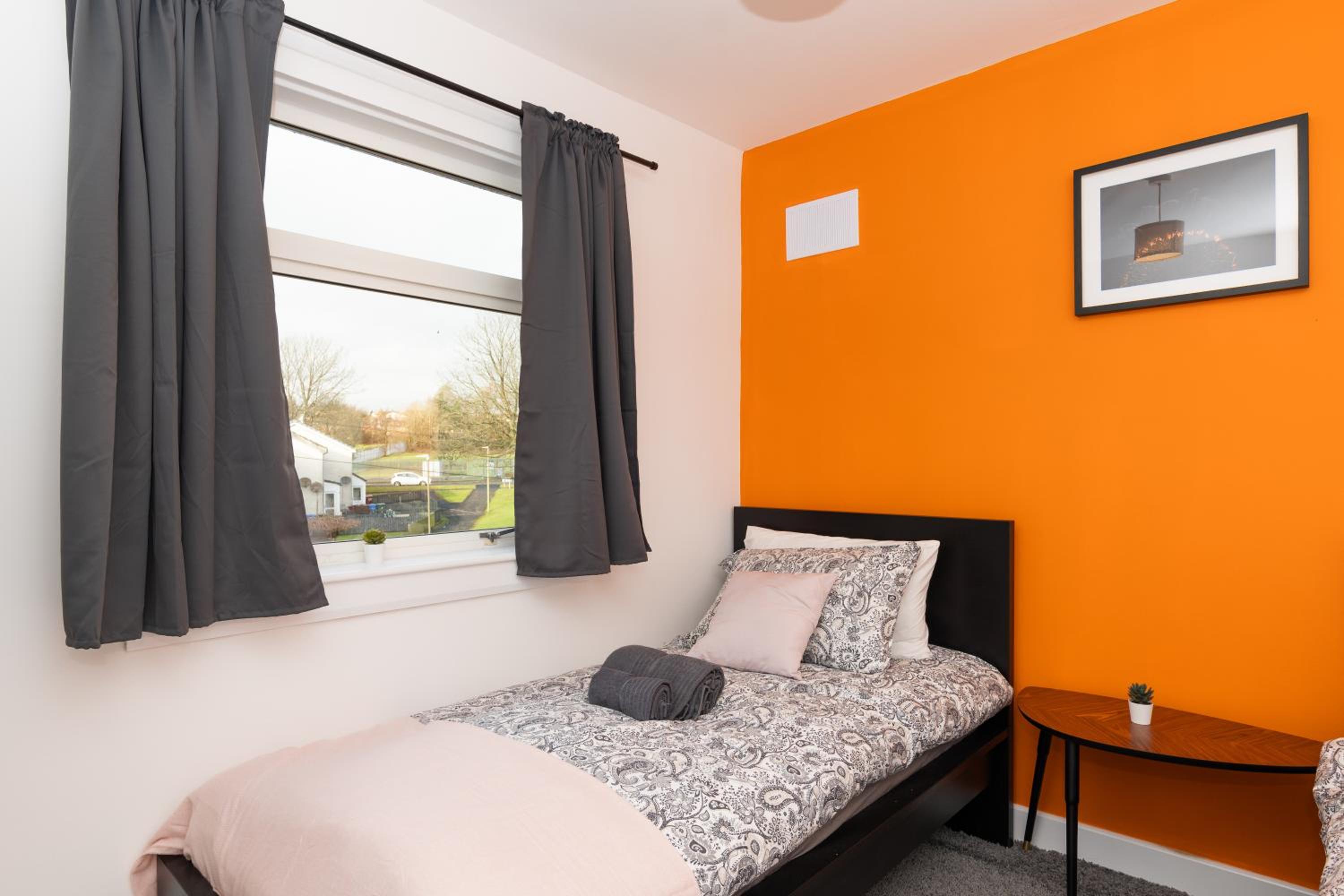 4 Bedrooms-2Bath-Free Parking