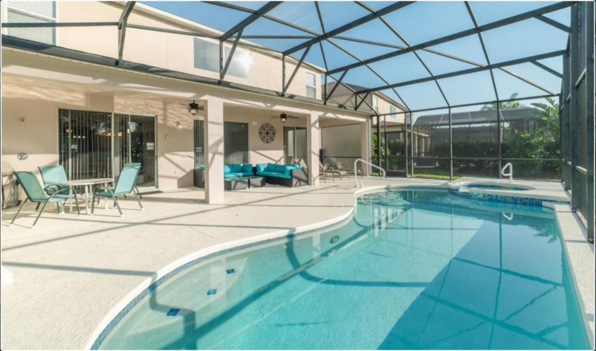 Emerald Island Getaway – Sleeps 13!