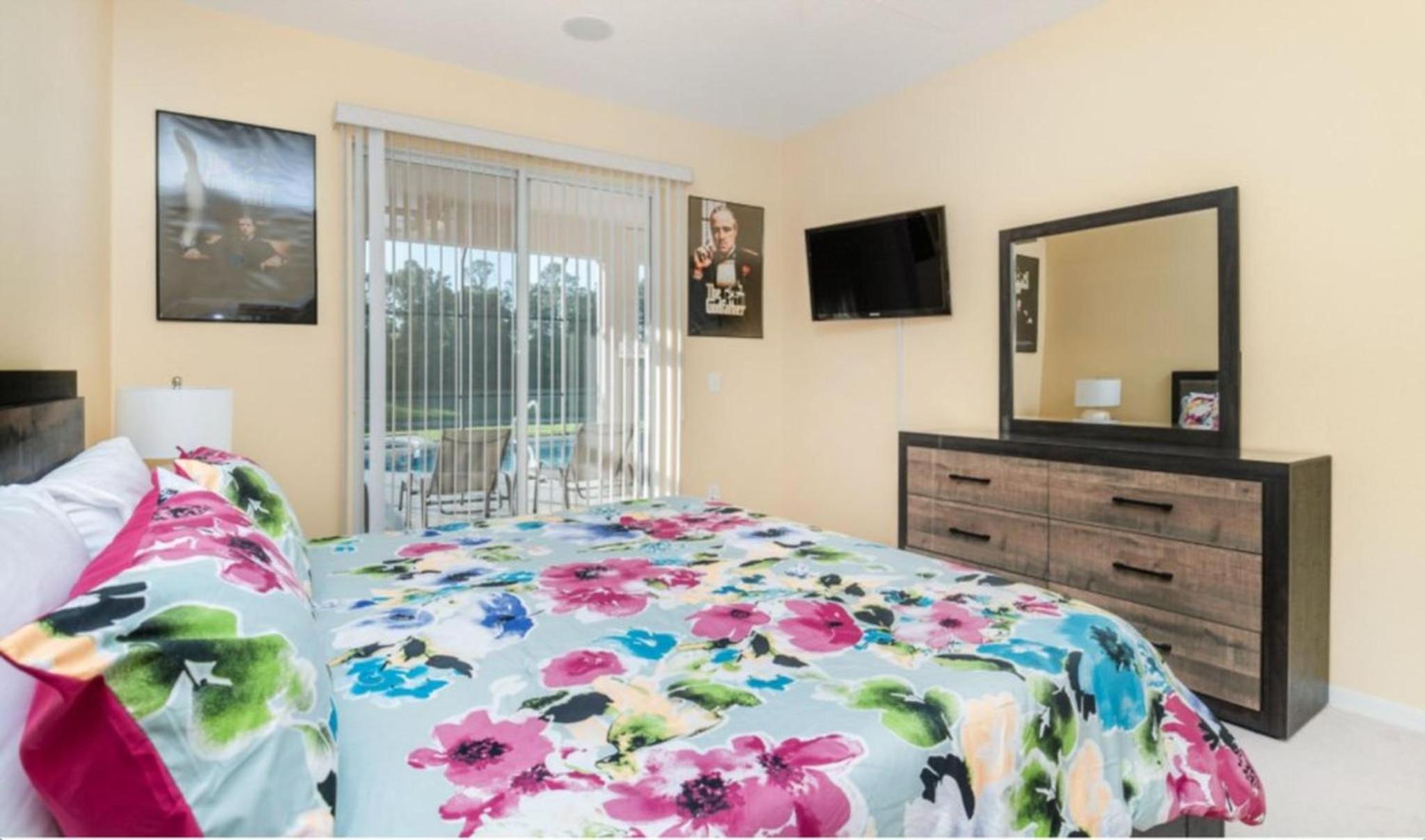 Emerald Island Getaway – Sleeps 13!