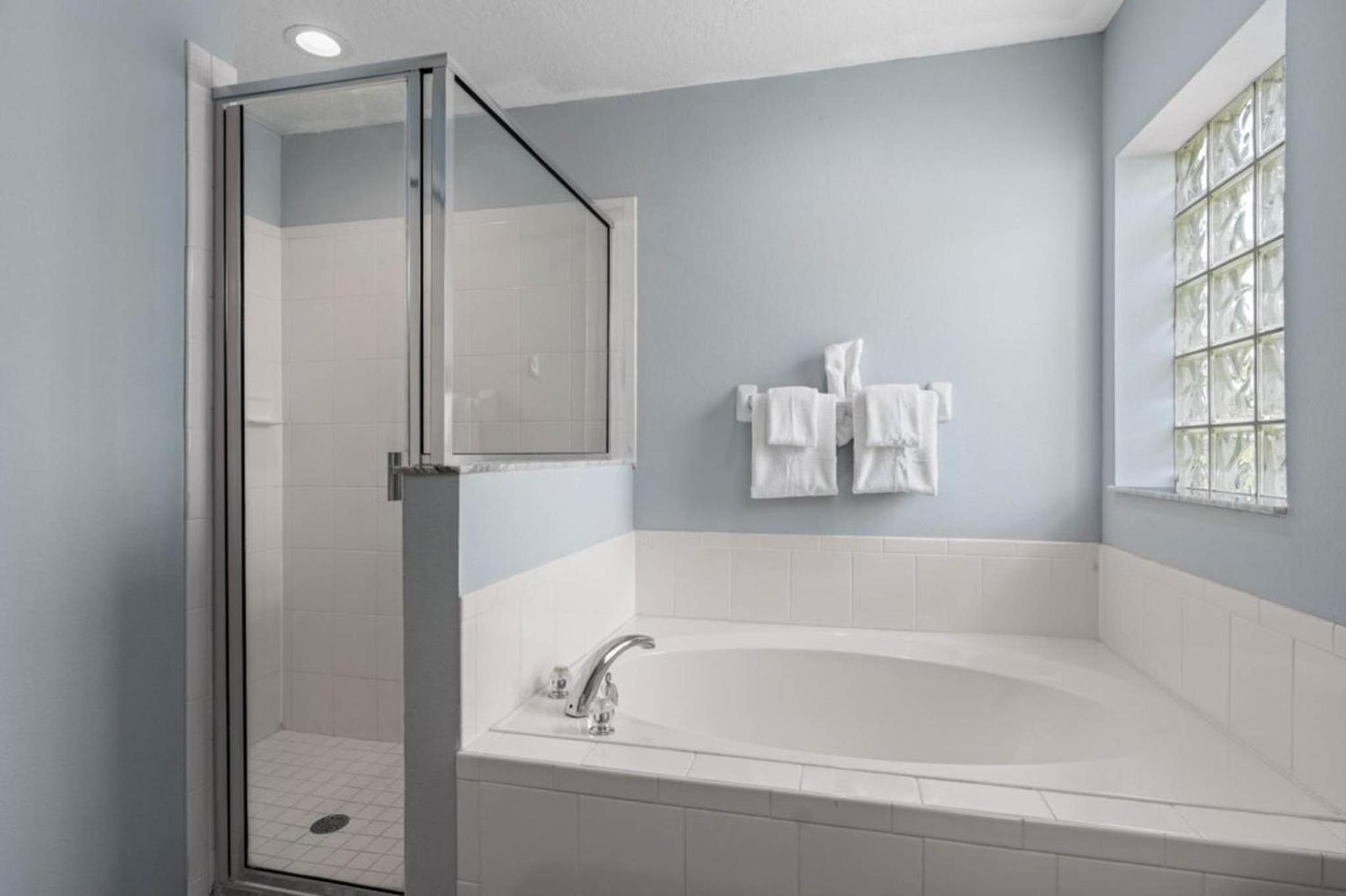Legacy Park Villa: 5BR, Pool & Near Disney