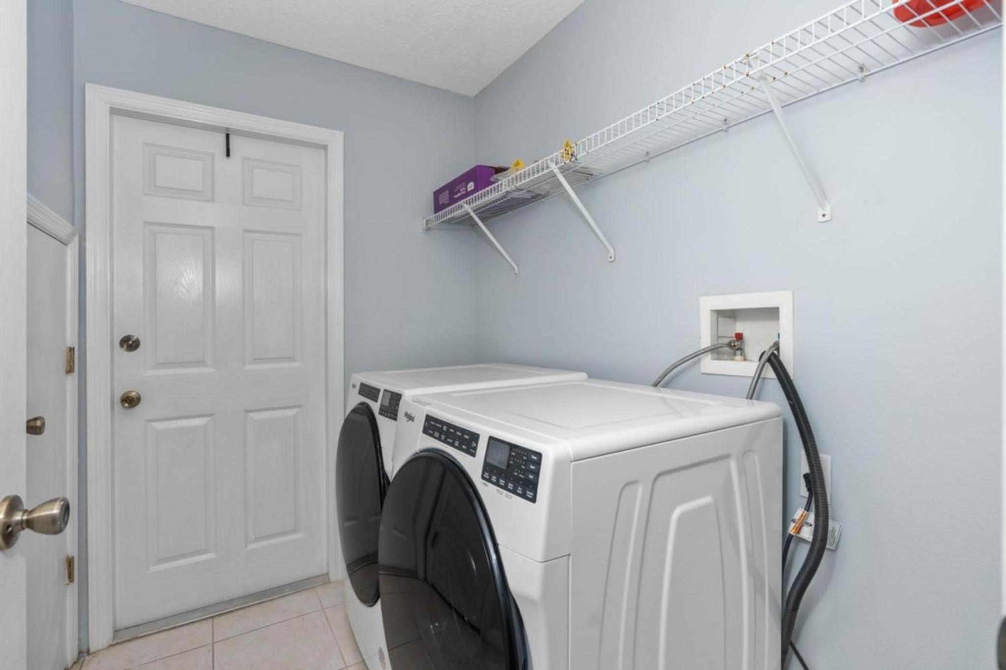 Legacy Park Villa: 5BR, Pool & Near Disney